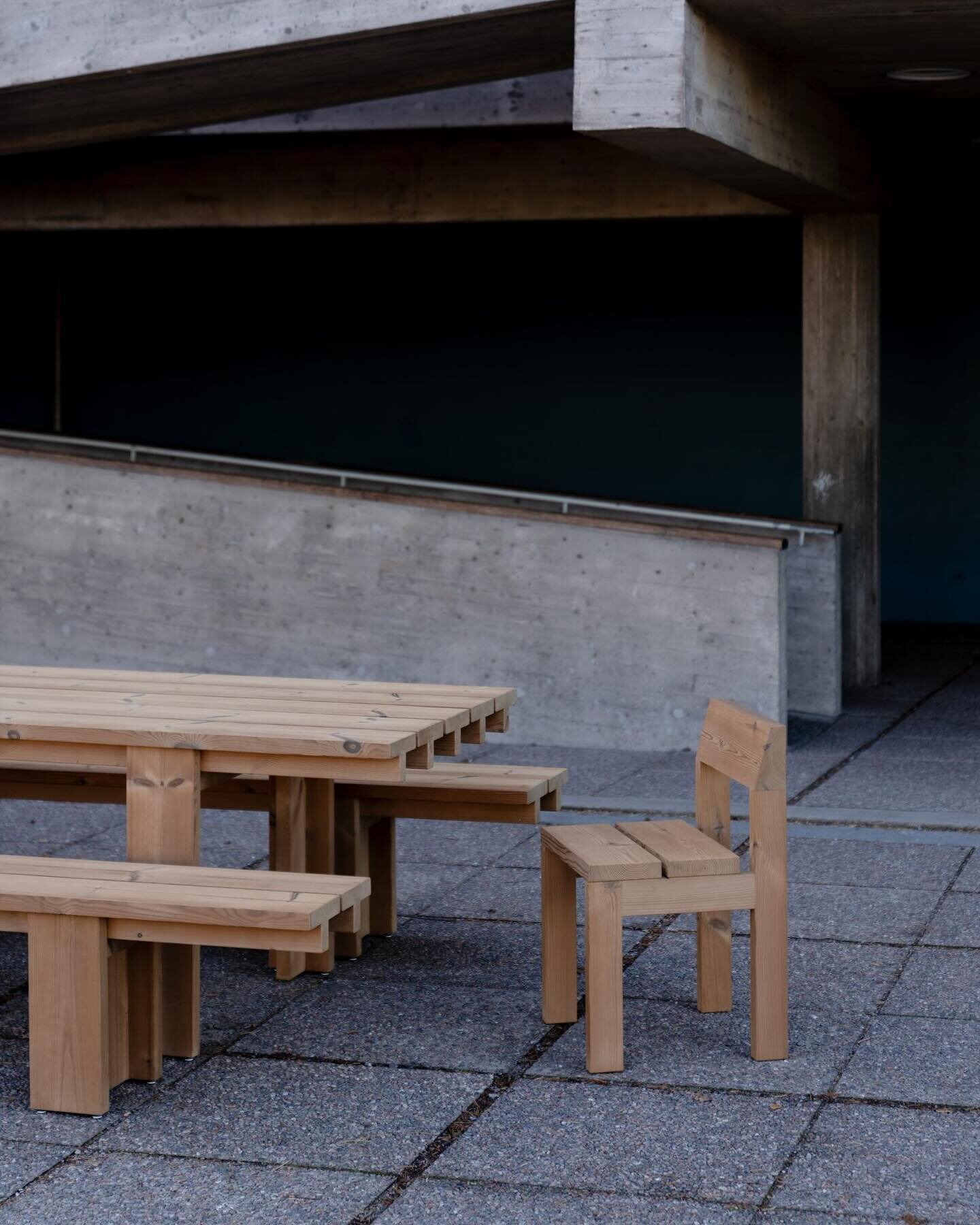 013 Osa Outdoor Dining Chair and 013 Osa Outdoor Dining Table

#outdoordiningtable #vaarnii #vaarniioutdoor #vaarniifurniture #vaarniichair #klaus #klaustoronto #klausshowroom #klausn #klausfurniture