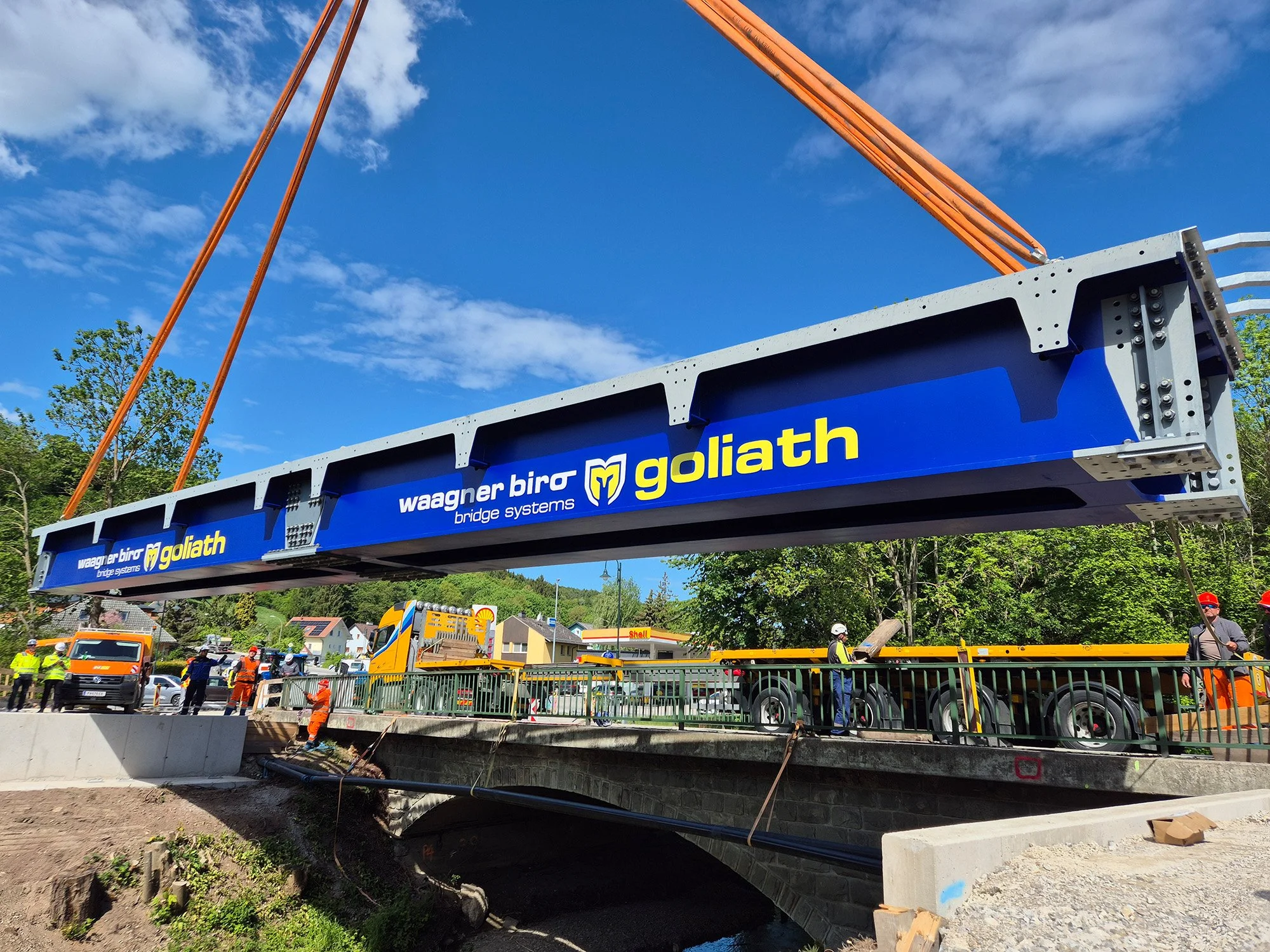 Einhub der Goliath Trägerbrücke am Standort Heiligenkreuz