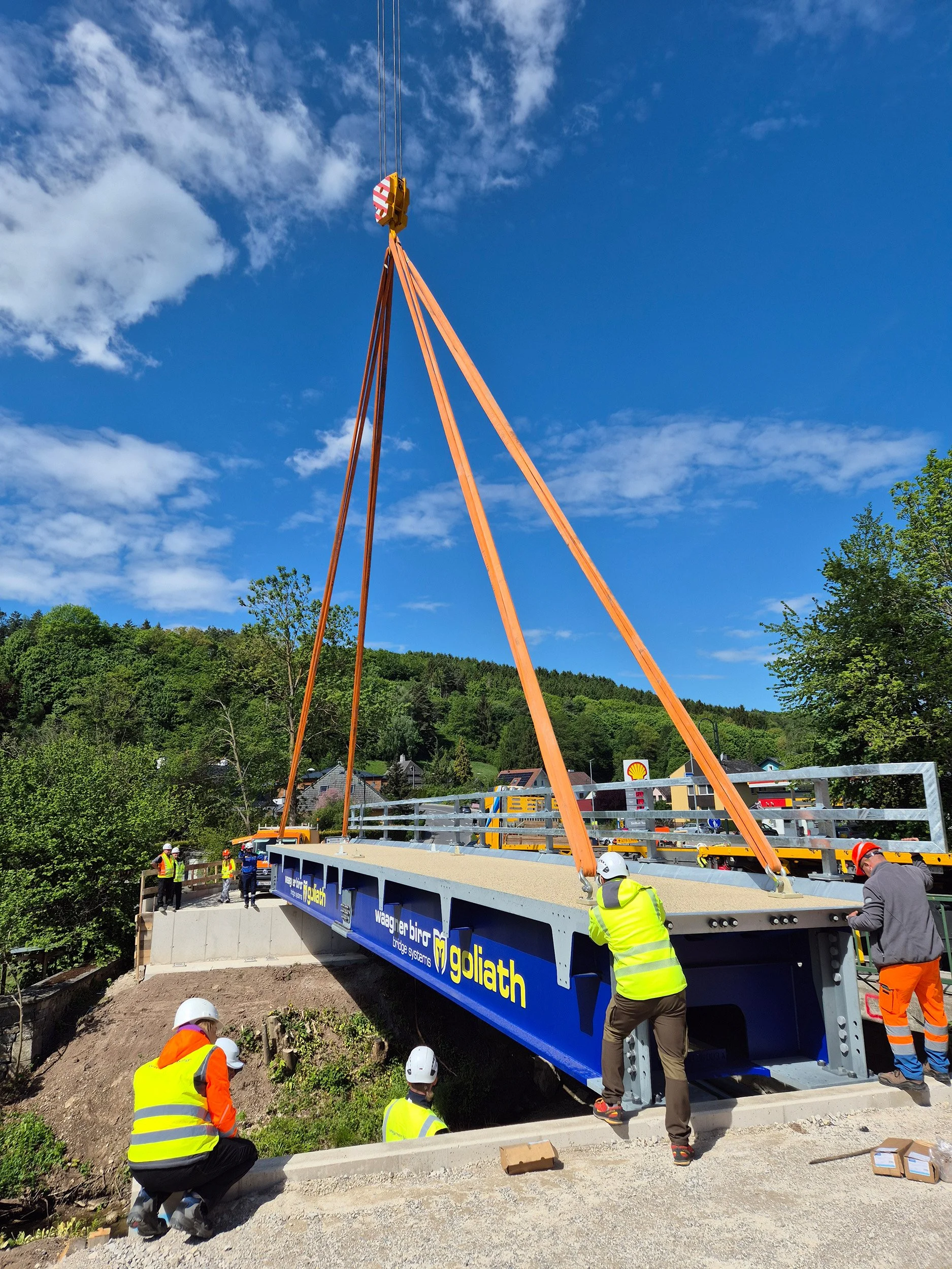 Einhub der Goliath Trägerbrücke am Standort Heiligenkreuz