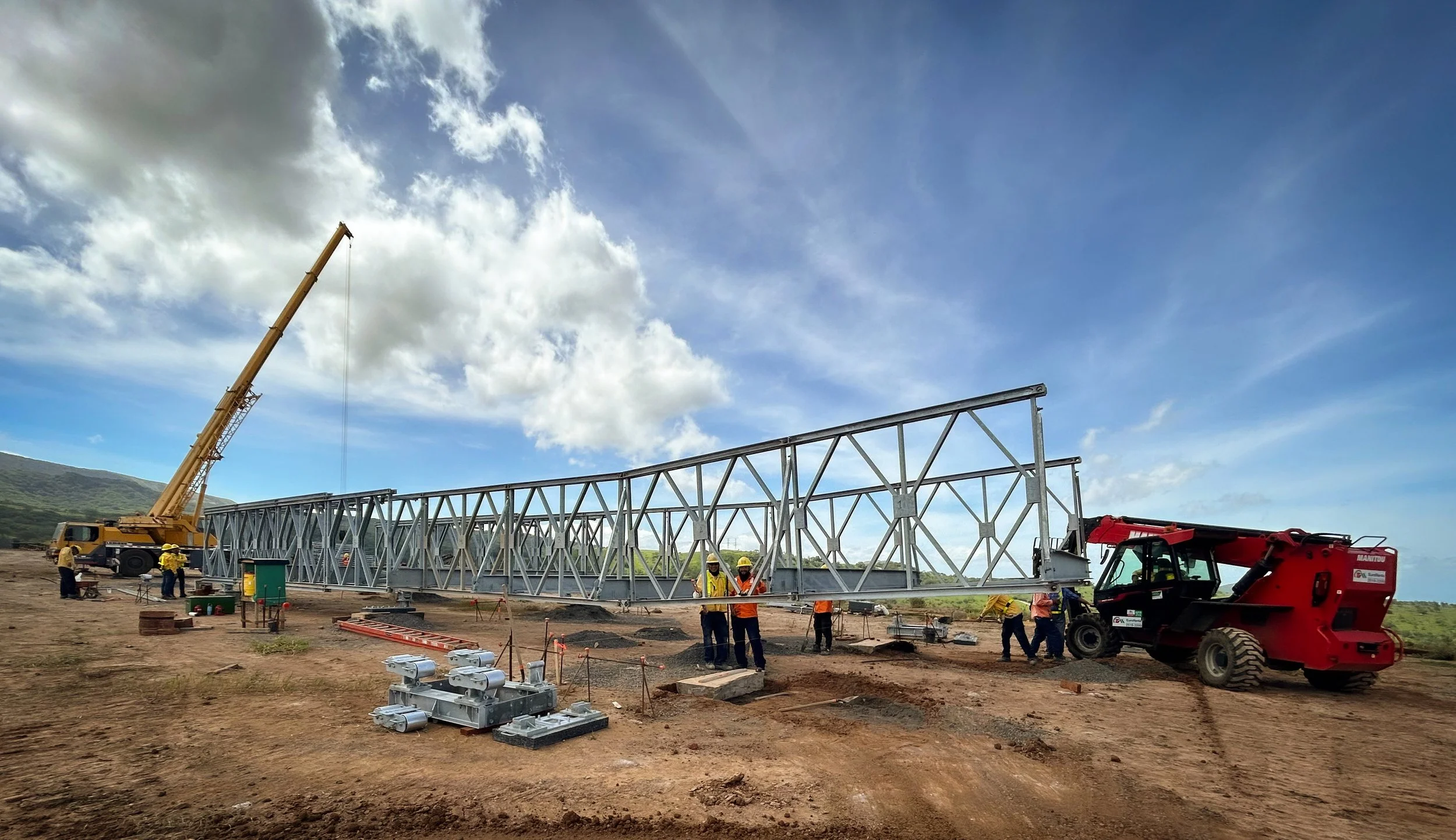 Pipeline and pedestrian panel bridges for a Geothermal Project in Costa Rica