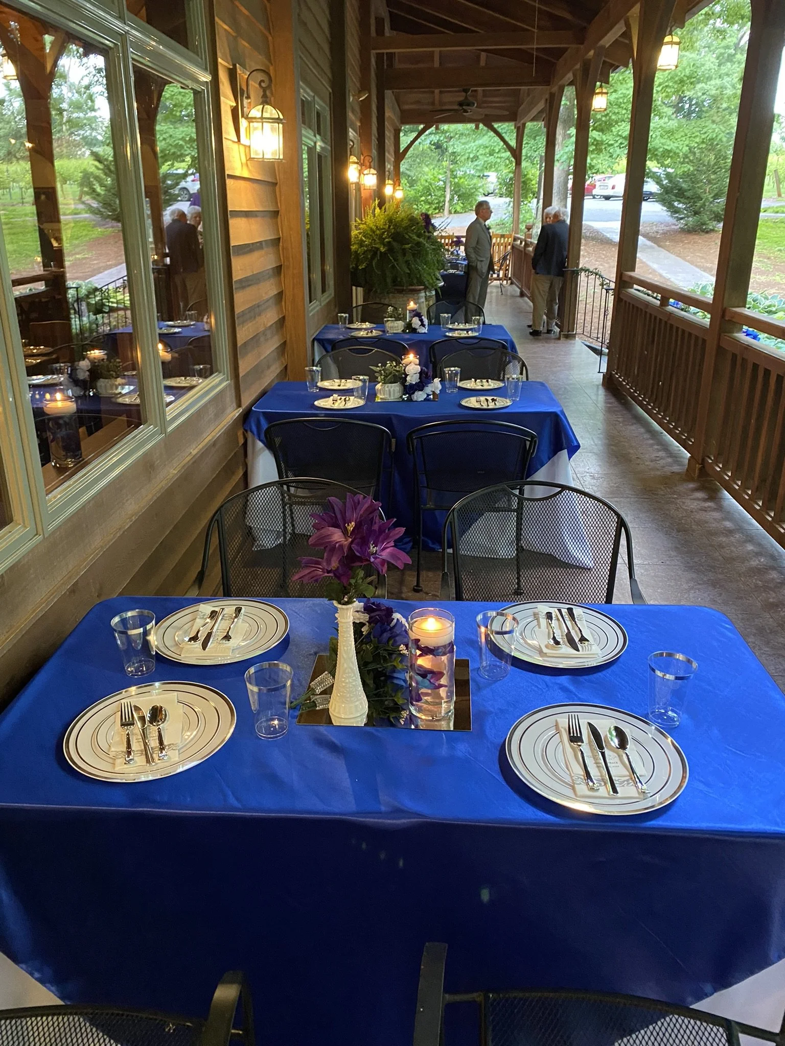 porch dining set up.JPEG