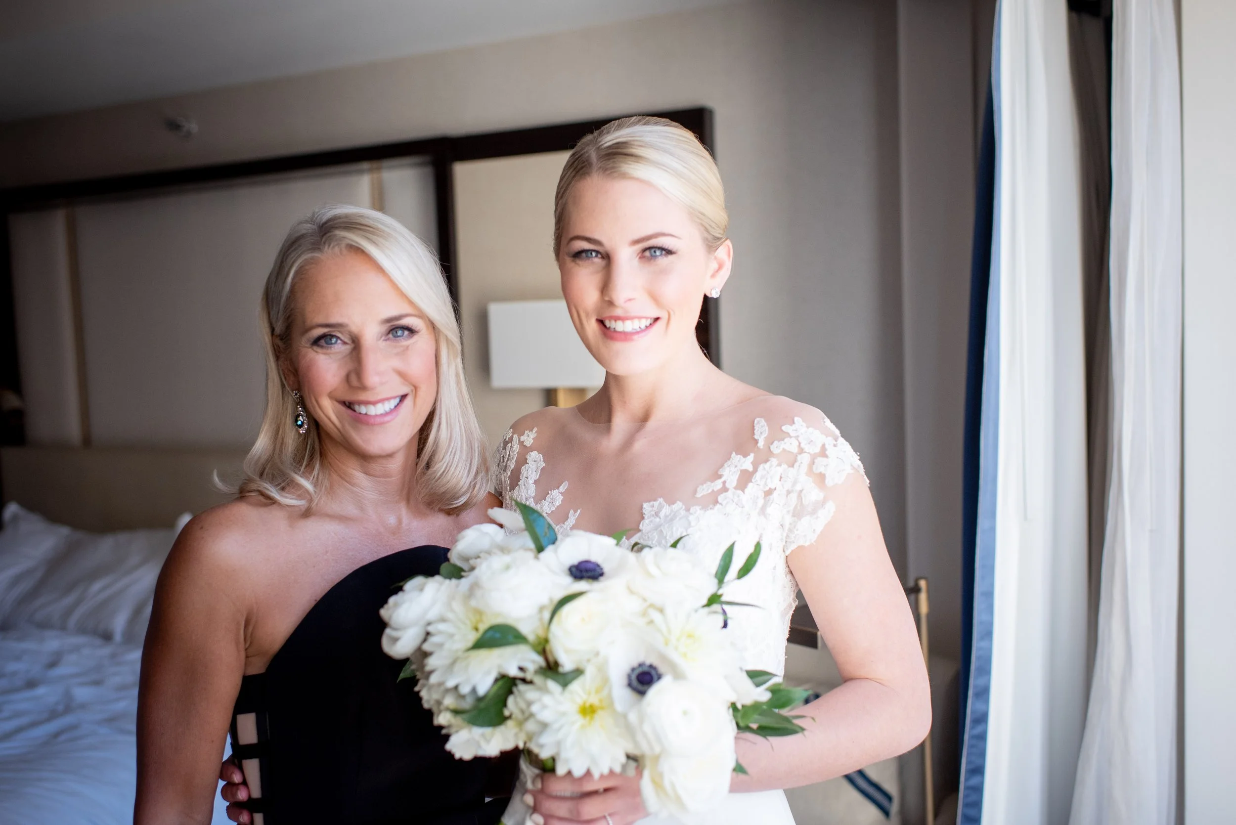 Hair and makeup artist for mom in Illinois