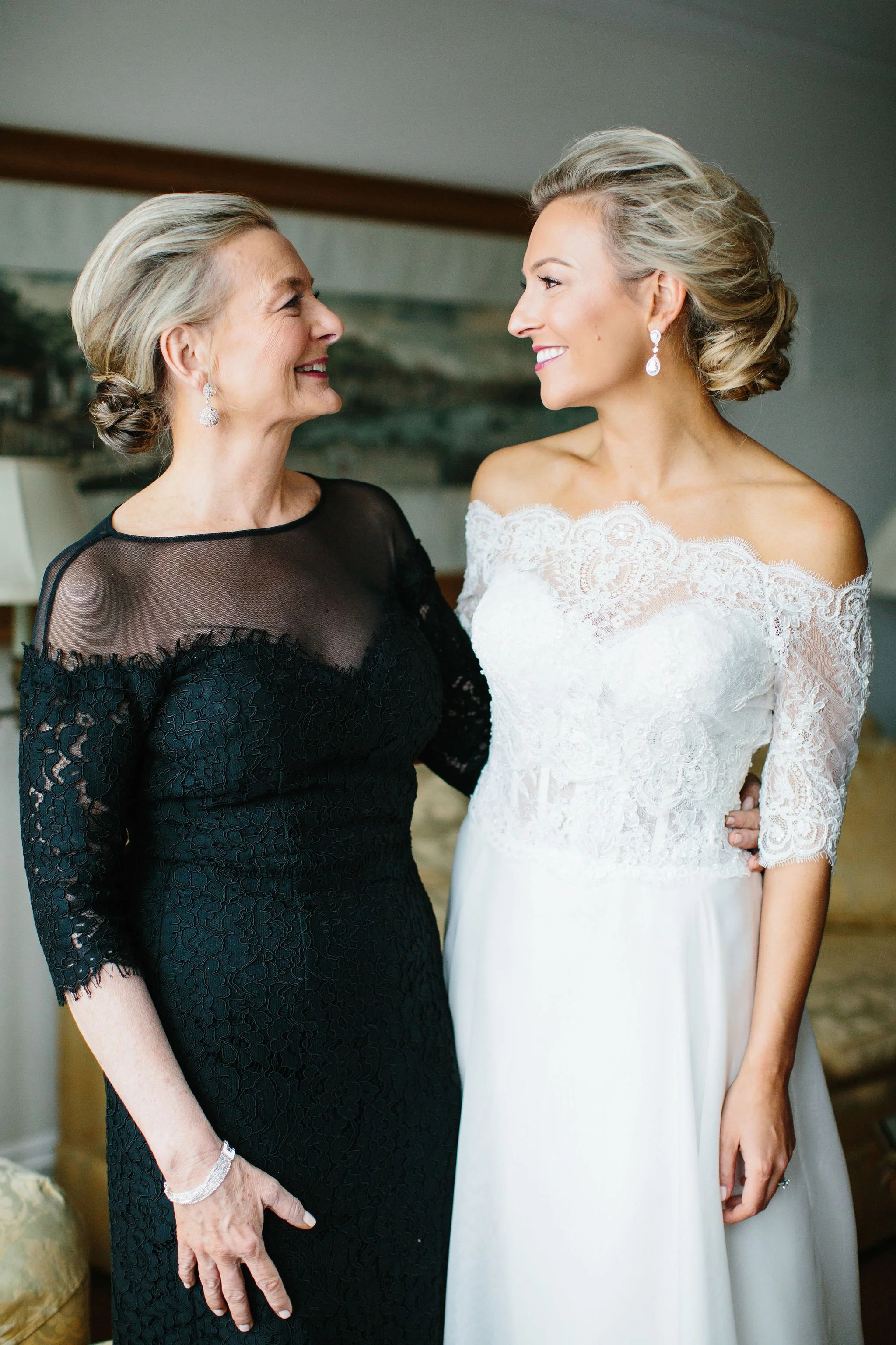 Makeup artist styling mom for Wisconsin event