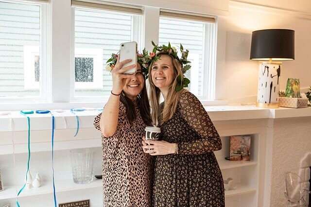 Fact ... life is just more fun in a flower crown!
.
.
.
.
📸: @elizabethsoulephotography 🎉: @eventsbyjbk 🏠: @victoriapventuri 
#eventsbyjbk #flowercrowns #babyshower #customparties