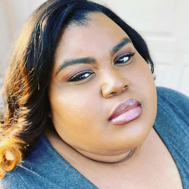 What a Glamorous way to Welcome the Fall season. With a natural look and a dark lip.

Makeup
Foundation: MAC Cosmetics - NC 50 @maccosmetics 
Eyeshadow Palette: Urban Decay - Naked Heat Palette @urbandecaycosmetics 
Concealer: Tarte - Shape Tape Cont