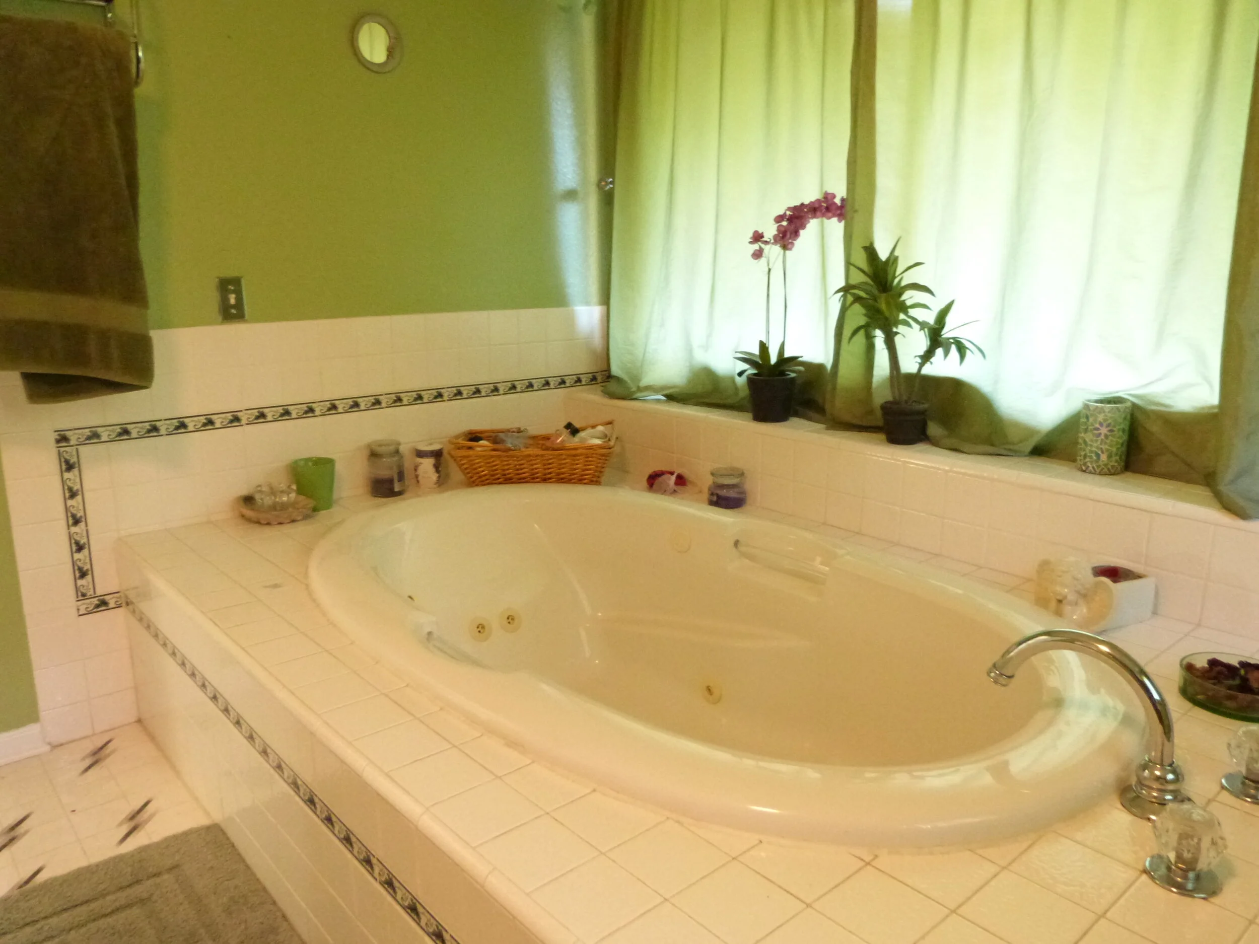 Master Bath 1.JPG