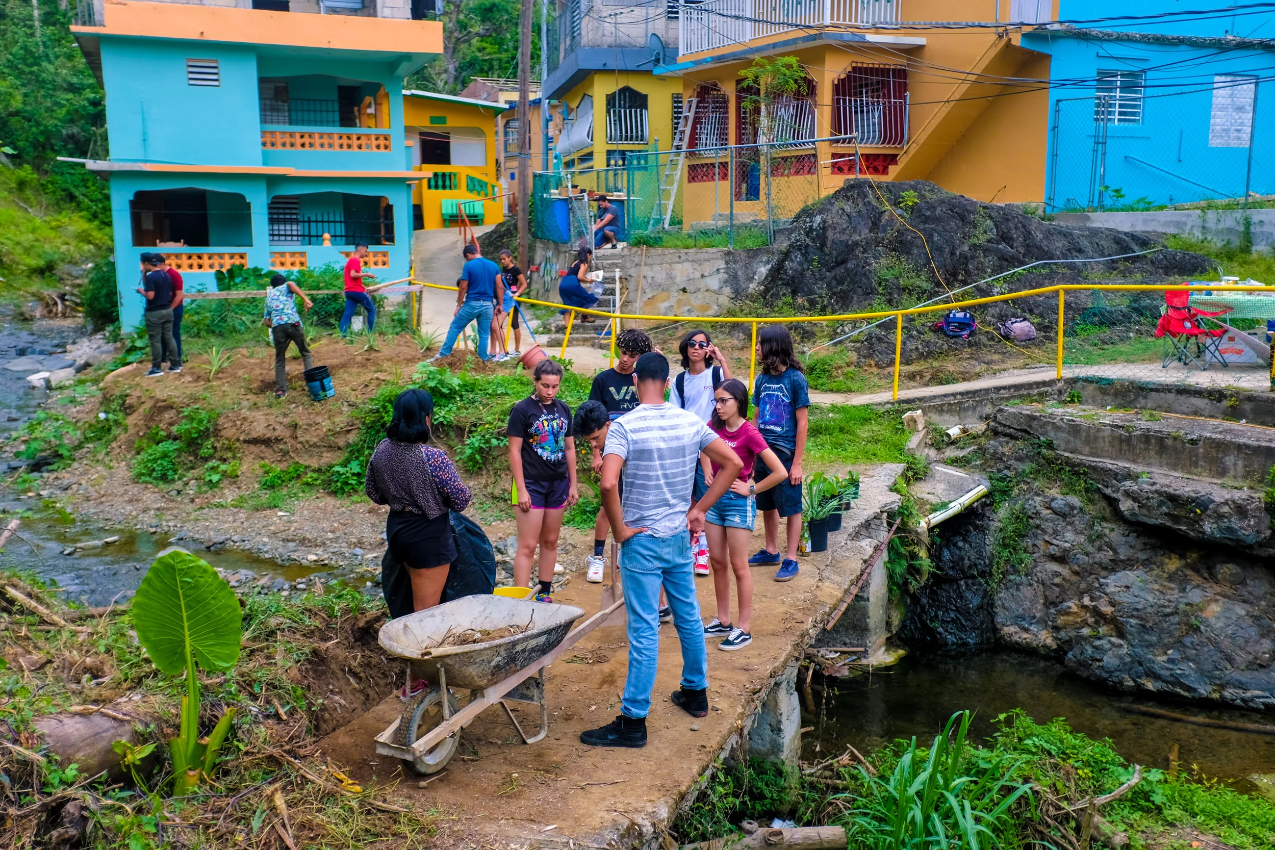 Teenages from local school support in a weekend of cleanup
