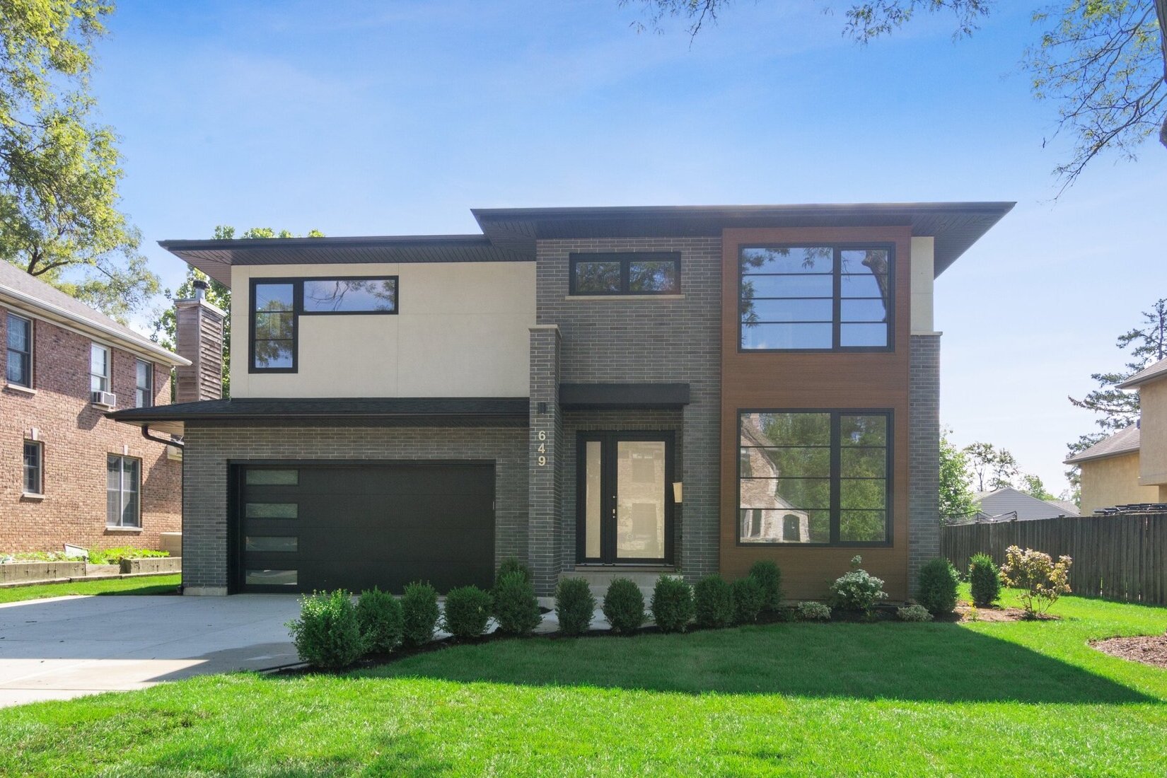 649 Elmgate, Glenview