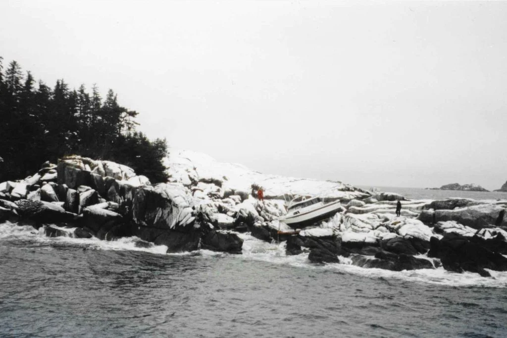 BoatInSnowyRocks.jpg