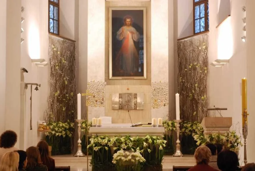 Divine_Mercy_Shrine_inside.JPG