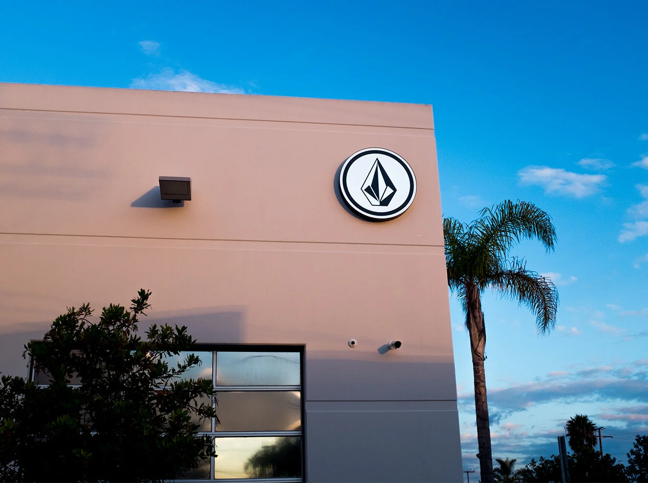 volcom_sign_2.jpg