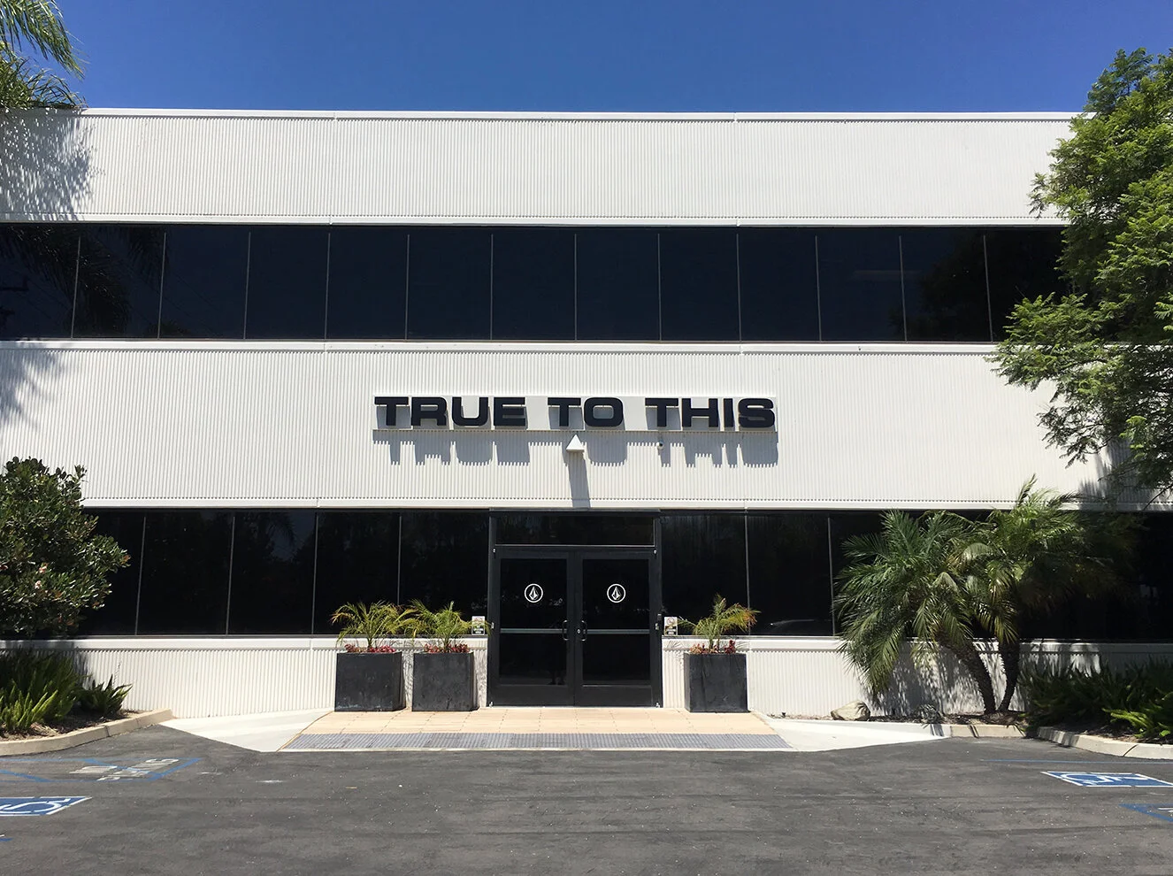 volcom_sign_3.jpg