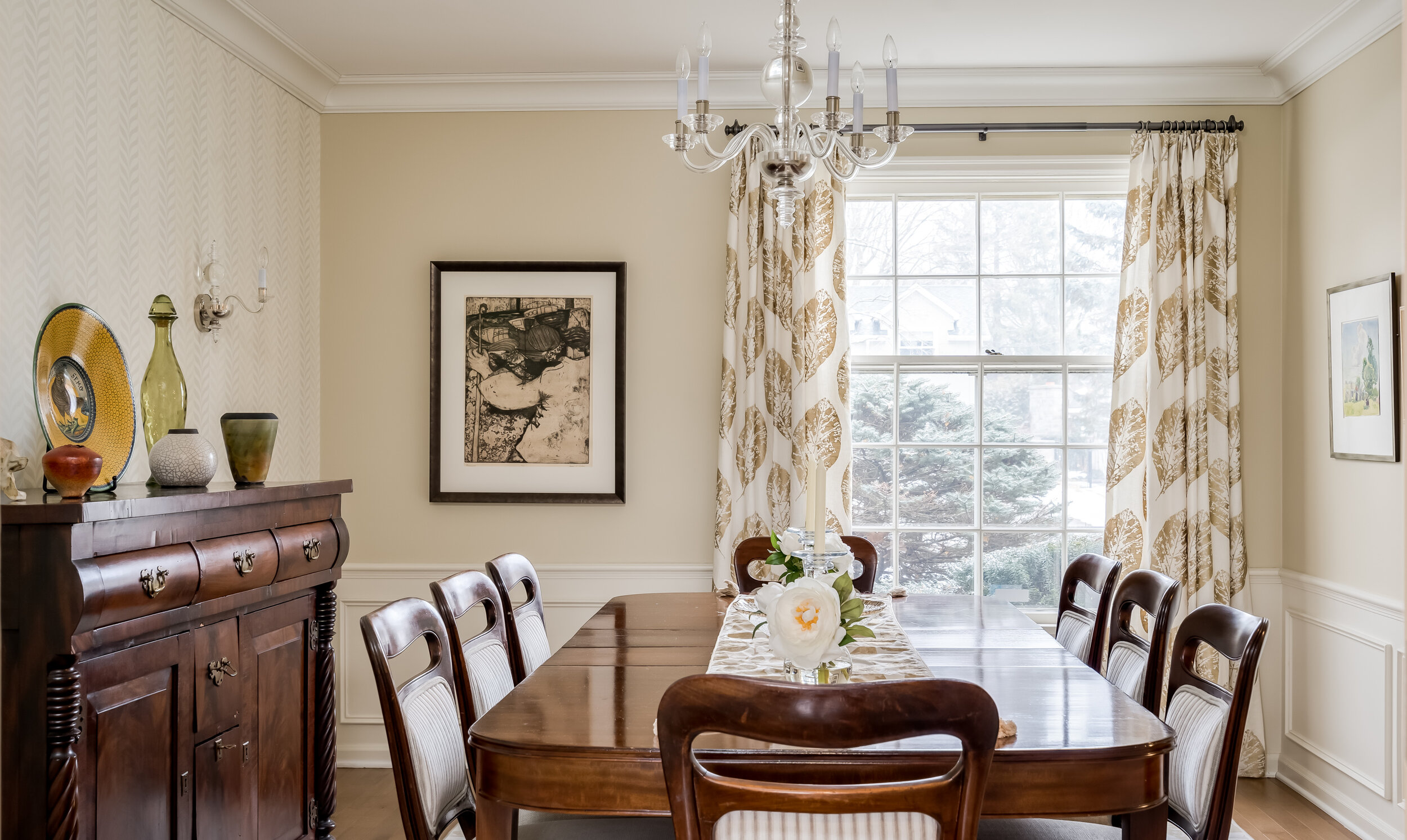 The_Parkway_Dining_Room_Window_CloseUp.jpg