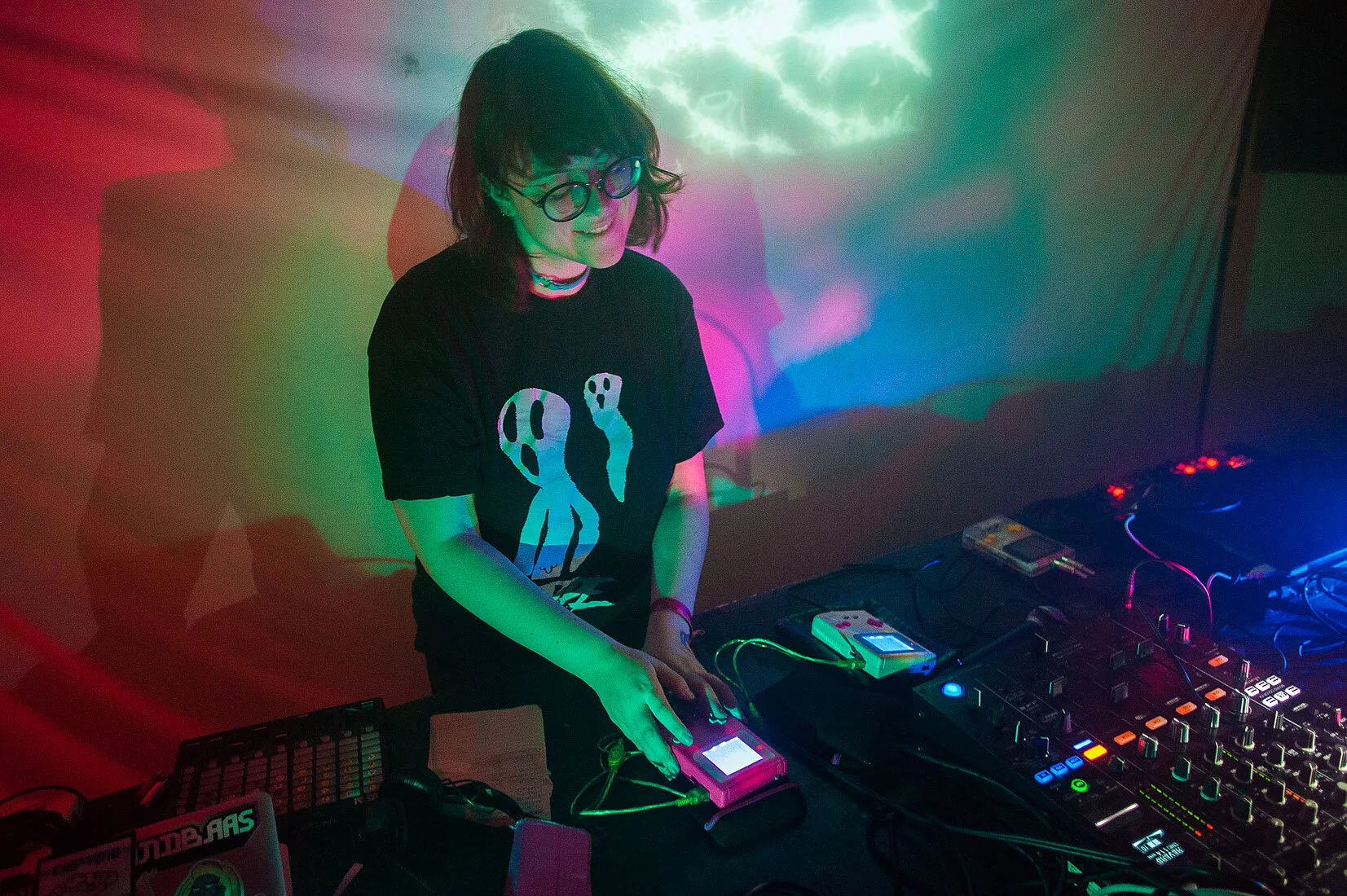 Cyanide Dansen with visuals by No_Signal