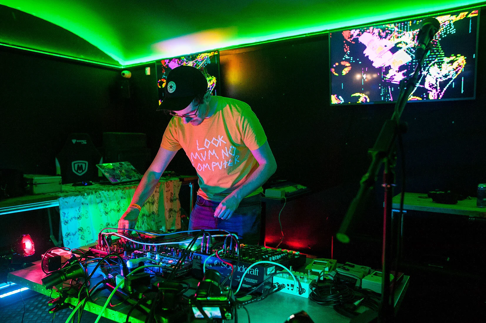 Kojin with visuals by Idiotbox Visuals