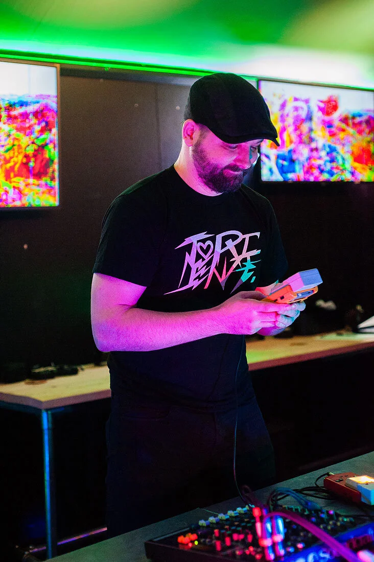 Bit Shifter with visuals by Idiotbox Visuals