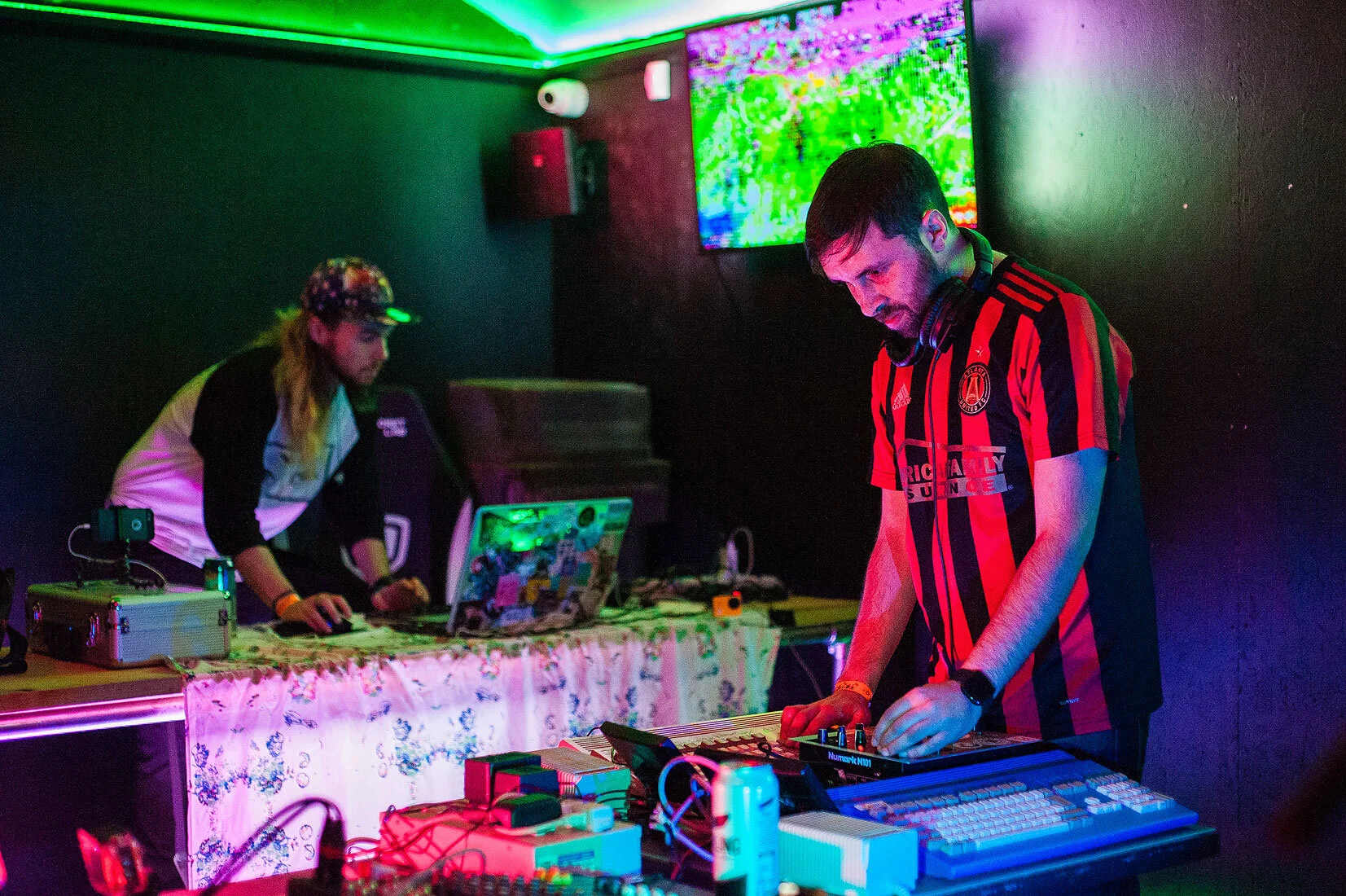 DJ Formula with visuals by Idiotbox Visuals