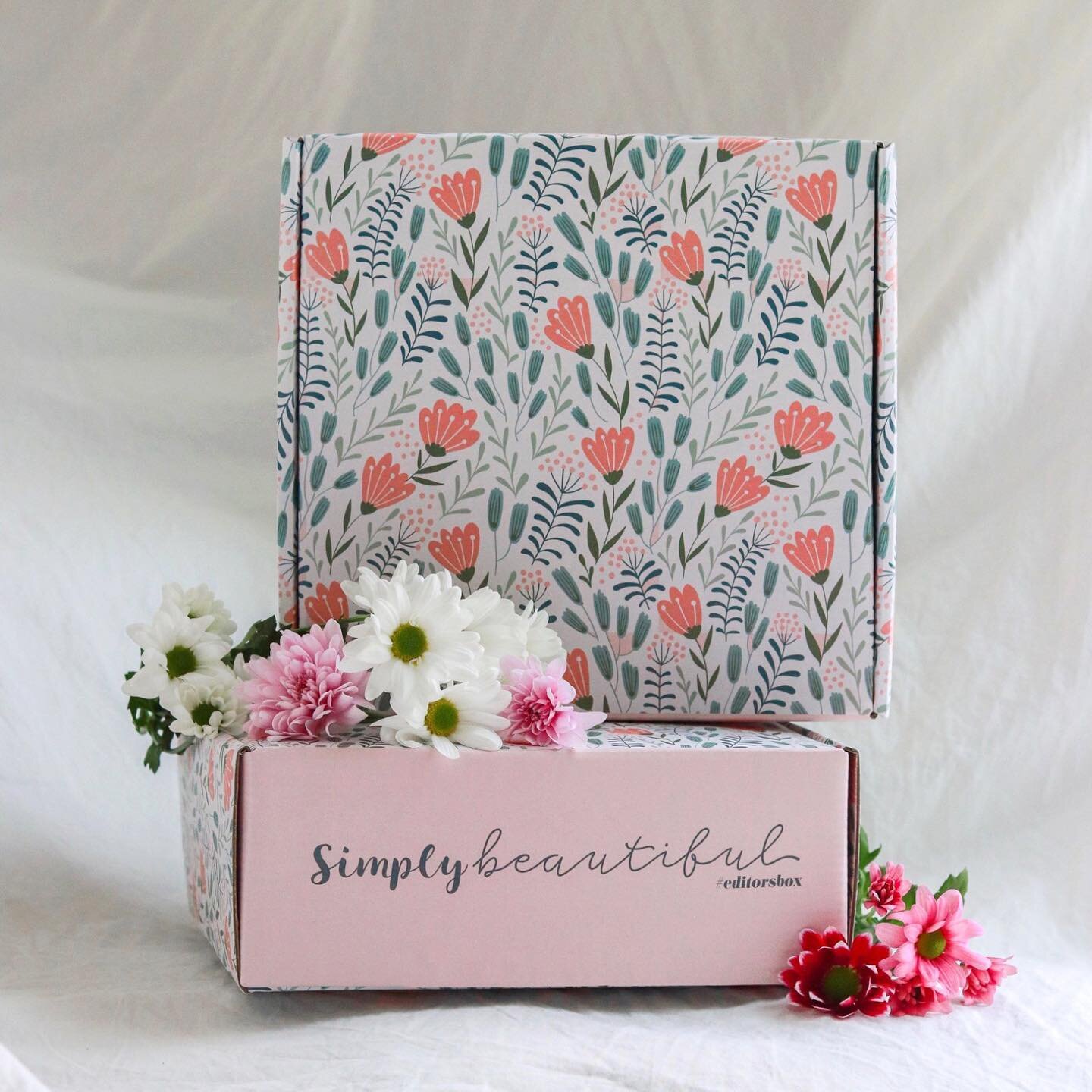 Spring 2021 box photography for @simplybeautifulbox and @extraordinarymanbox. Love how the addition of simple flowers adds a pop of freshness to the look &mdash; note that we picked different flowers to match each box while sticking to a cohesive Spr