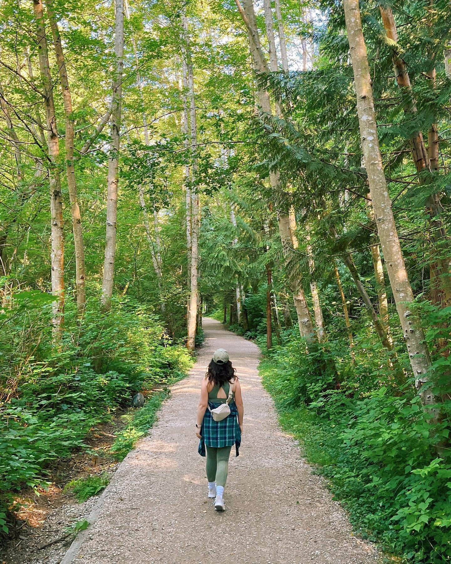 📍summer break

1) in awe of the evergreen groves that stretch forever in pacific spirit park
2) an unreal dinner in pemberton courtesy of @out_inthefield 
3) half moon rise near whistler
4) 10 pm sunsets in english bay
5) the most golden hour
6) in 