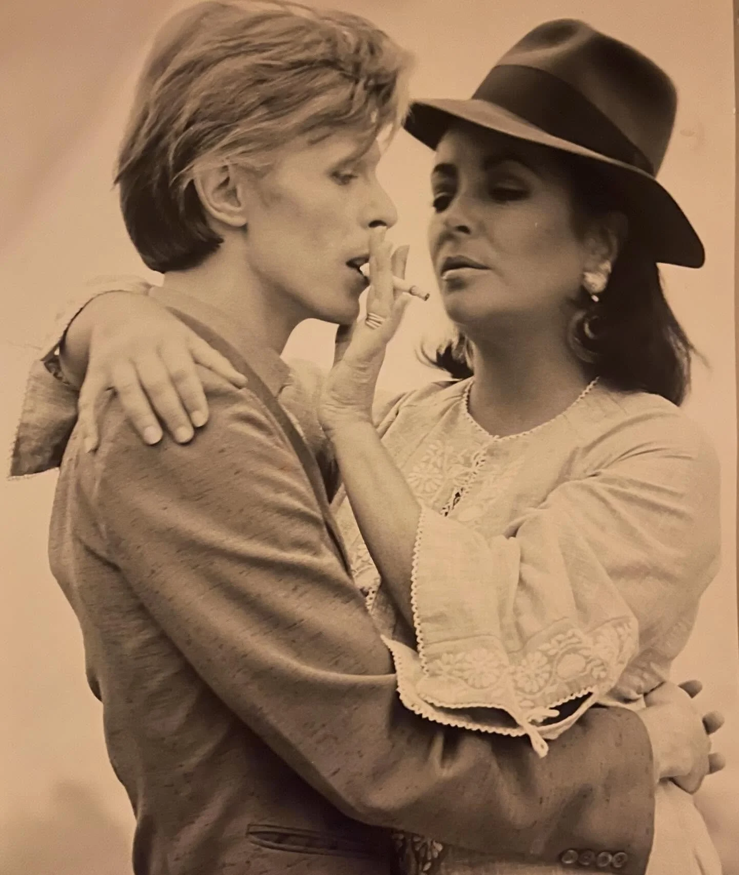 The romance of platonic love. Soul-&ldquo;mates&rdquo;. May we have many of all genders. 

#art #friendship #sexy #soulmate