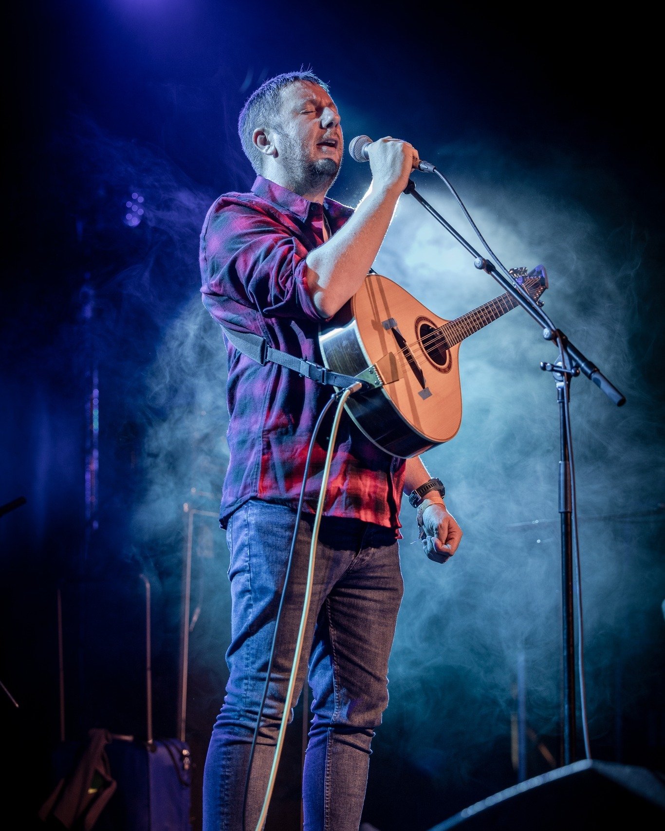 Daoir&iacute; Farrell, a titan of Irish folk music with a voice that captures the soul of Ireland, is performing TOMORROW at the Regal, Tenbury Wells! Don't miss your chance to see this acclaimed artist, celebrated for his authentic style and powerfu