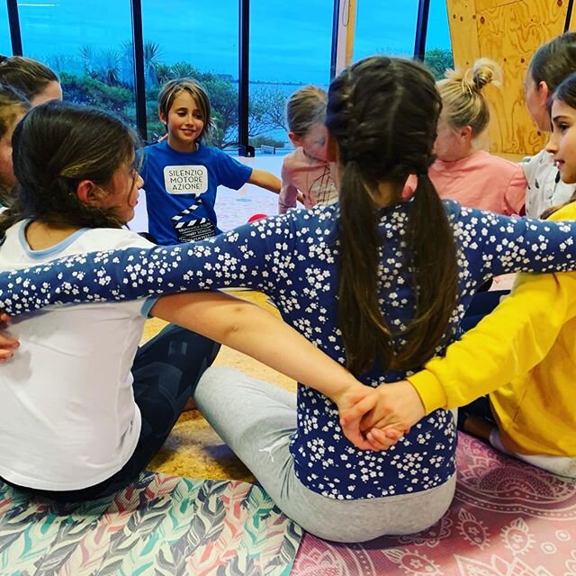 Omg I love the fact we are all back!! Connection at its finest!! #rainbowtribe🌈  #kidsyoga