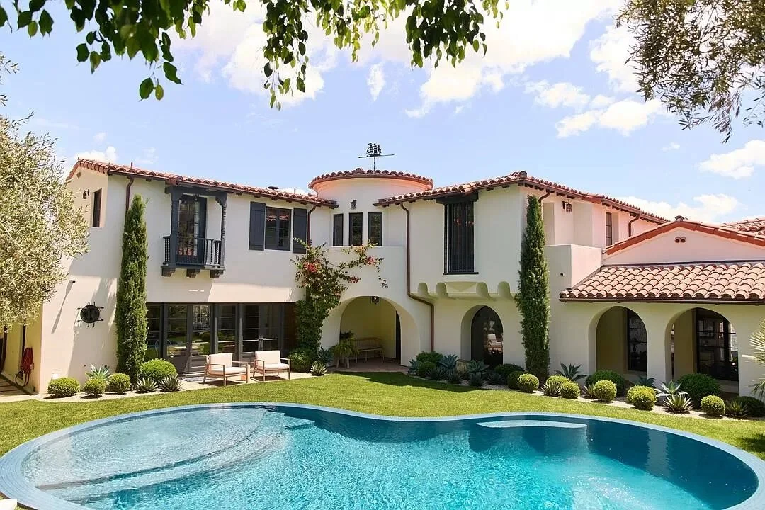 4a2ae802c34e66953075a28cbd9cb592-uncropped_scaled_within_1536_1152 copy.jpg