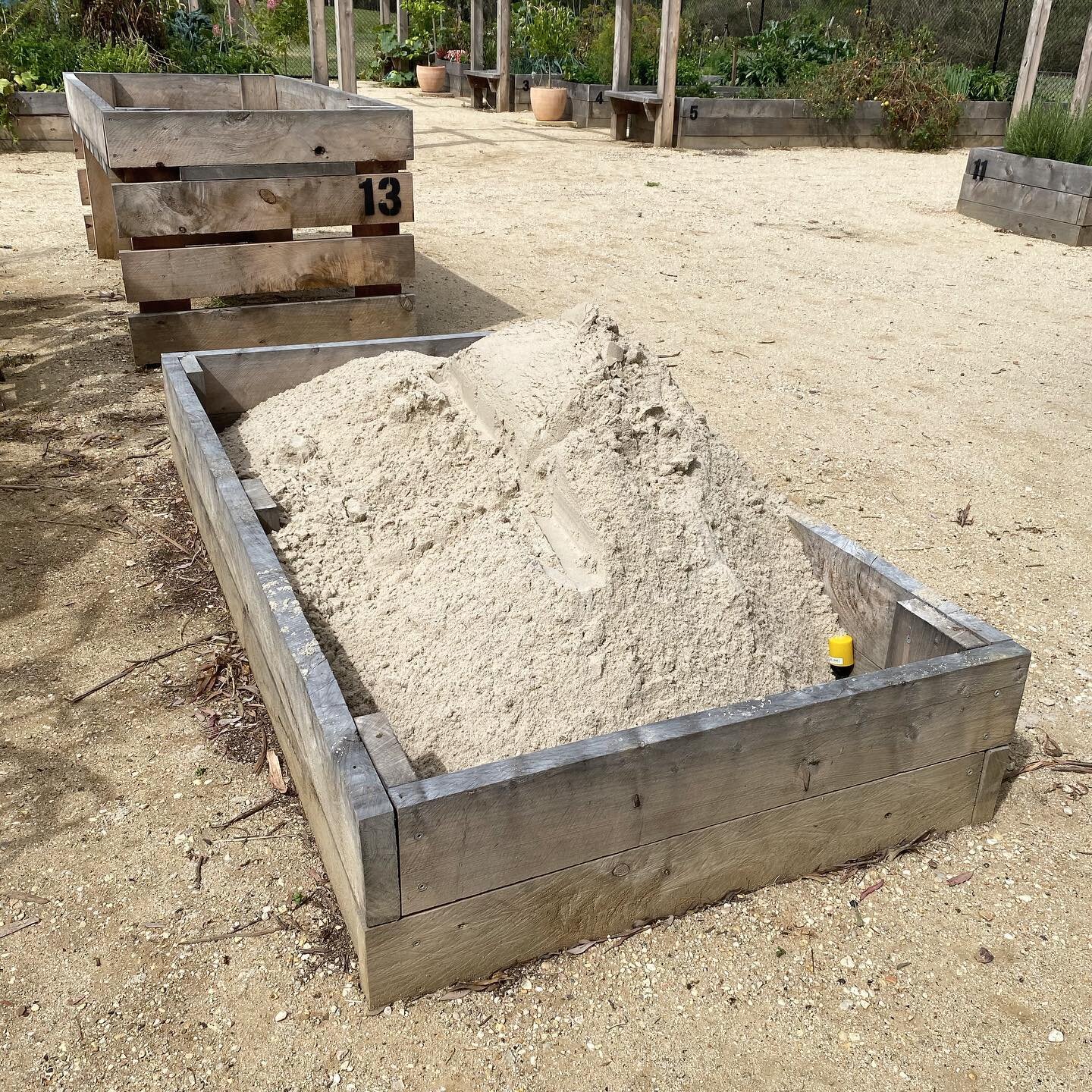 🏖 BEACH DAYS 🏖

Our Kids sand pit is now full of sand.👏🏼 The garden is quickly becoming a popular spot to bring the kids- let them wander the garden, play and learn!

Speaking of learning... there are still spots available for our wicking bed wor