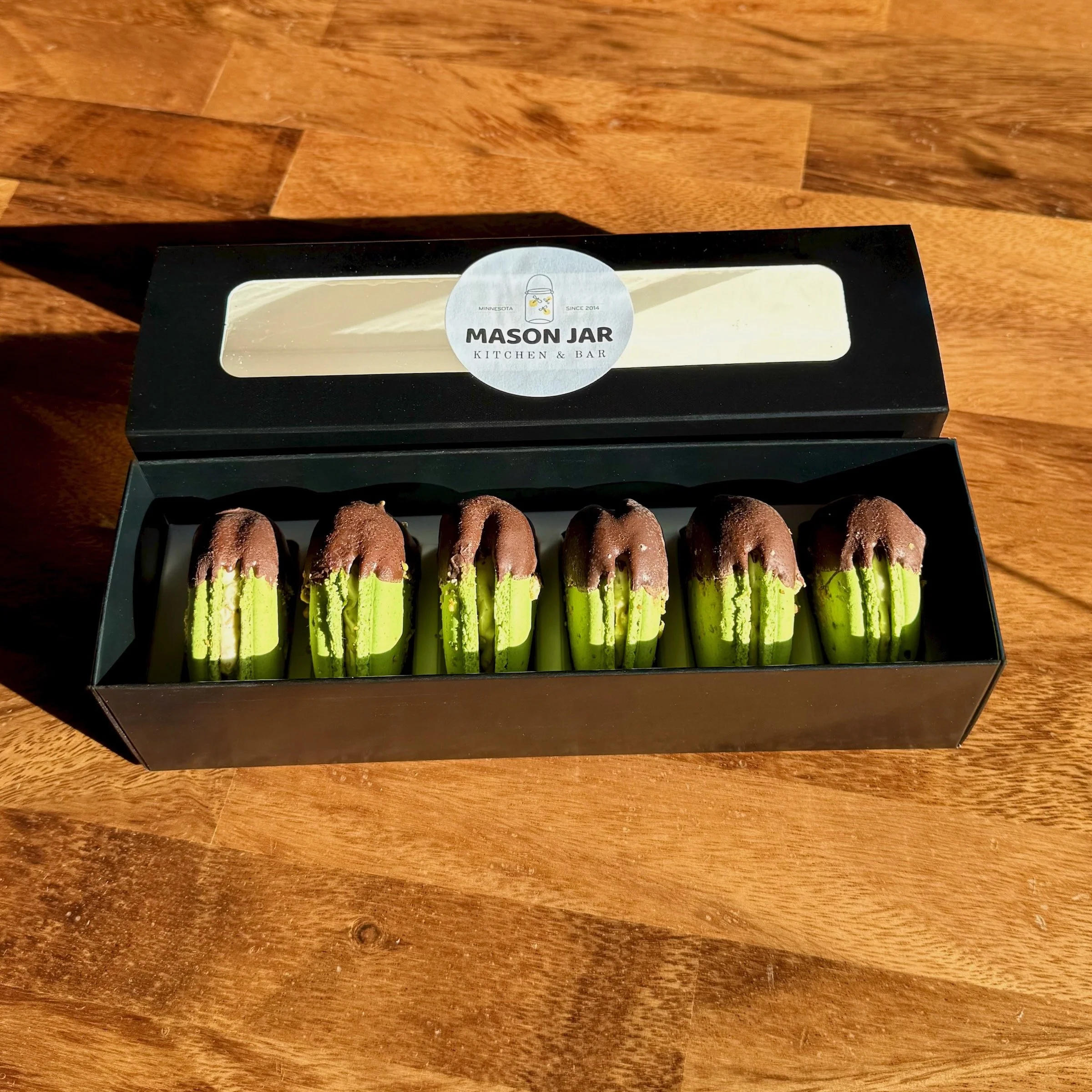 Dubai Chocolate Macarons 6-Pack