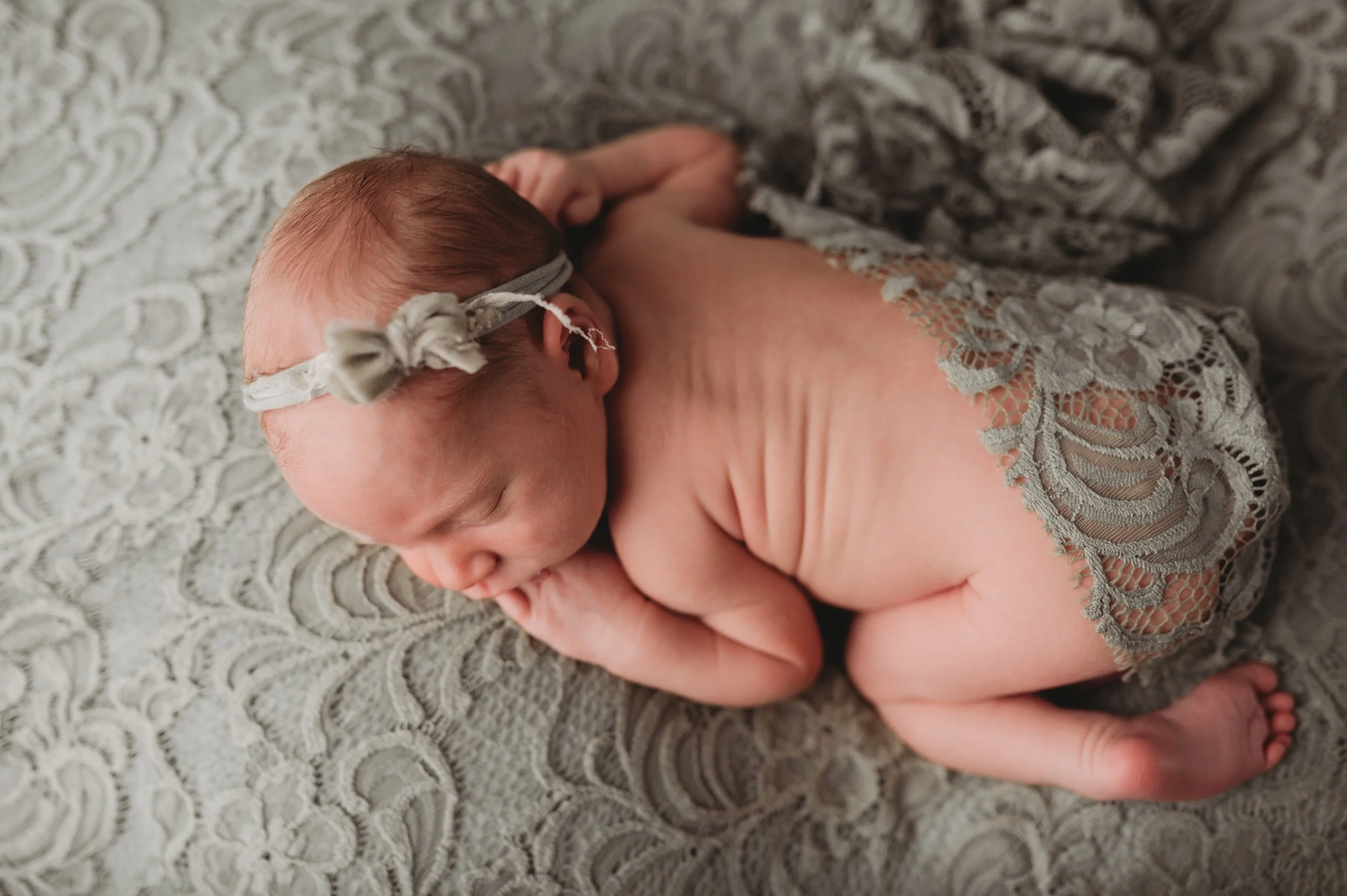 SavannaNewborn-8.jpg