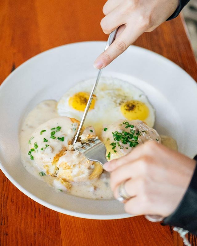 Friday evening get a little too fun? Biscuits and gravy this morning are a necessity. Trust us.
.
#eatersacramento #exploresacramento #eatsacramento #sacfarm2fork #igersac #sacfoodie #sacfoodies #scoutsac #foodiesofsac #sacfoodandbooze #saceats  #vis