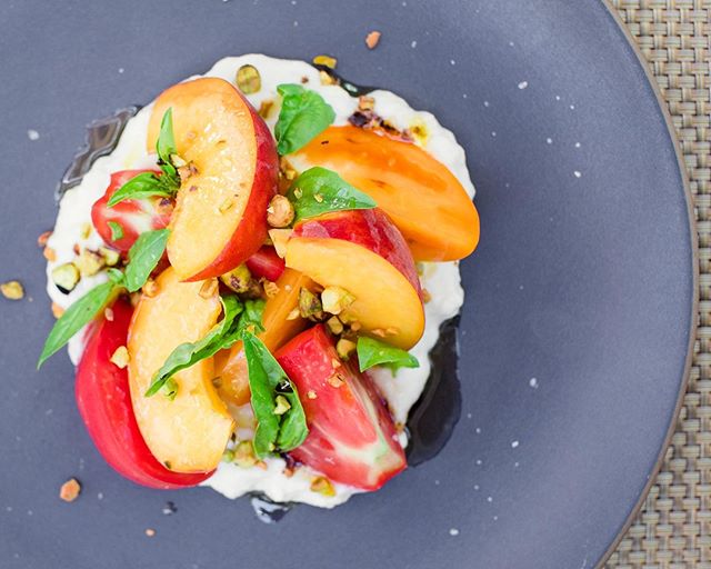 If this heat means we can hold on to Summer peaches just a bit longer... we'll take it.
.
#paragarysmidtown #peaches #eatersacramento #exploresacramento #eatsacramento #sacfarm2fork #igersac #sacfoodie #sacfoodies #scoutsac #foodiesofsac #sacfoodandb