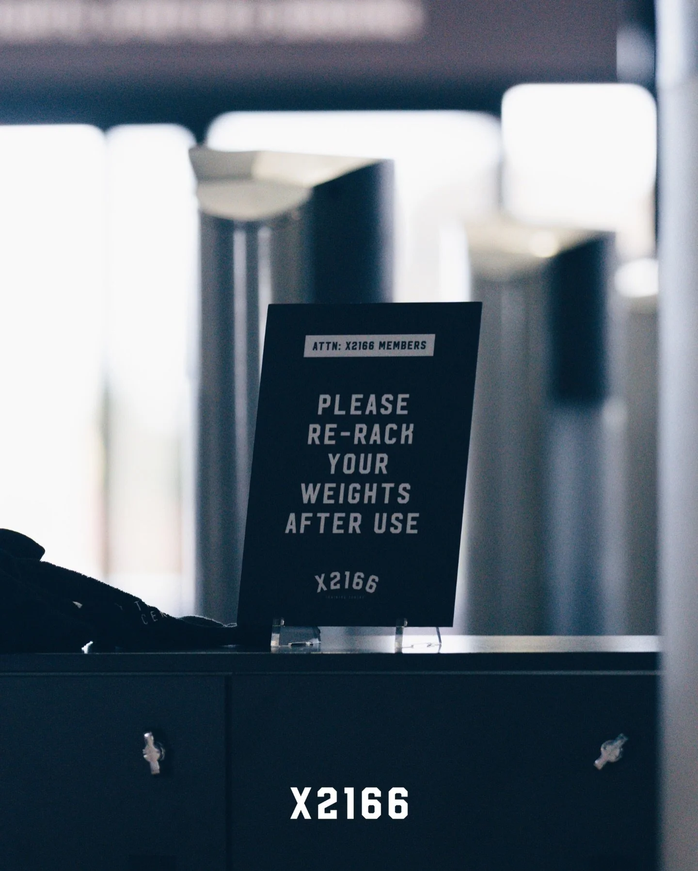 Strong lifts. Strong habits. 💪
Respect the space&mdash; re-rack your weights and keep X2166 clean for everyone. Thank you, X2166 team 🤝