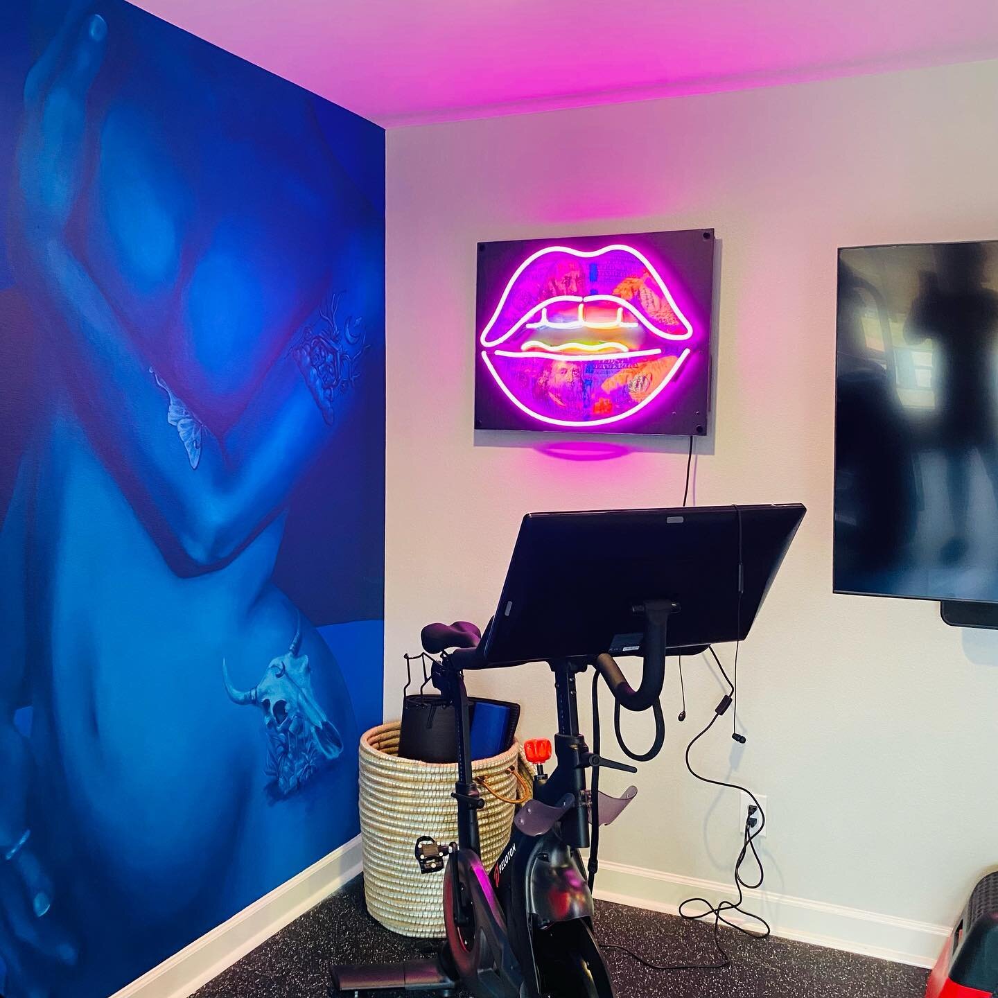 Home gym looking sexy with that neon sign. @theurbanedesign
