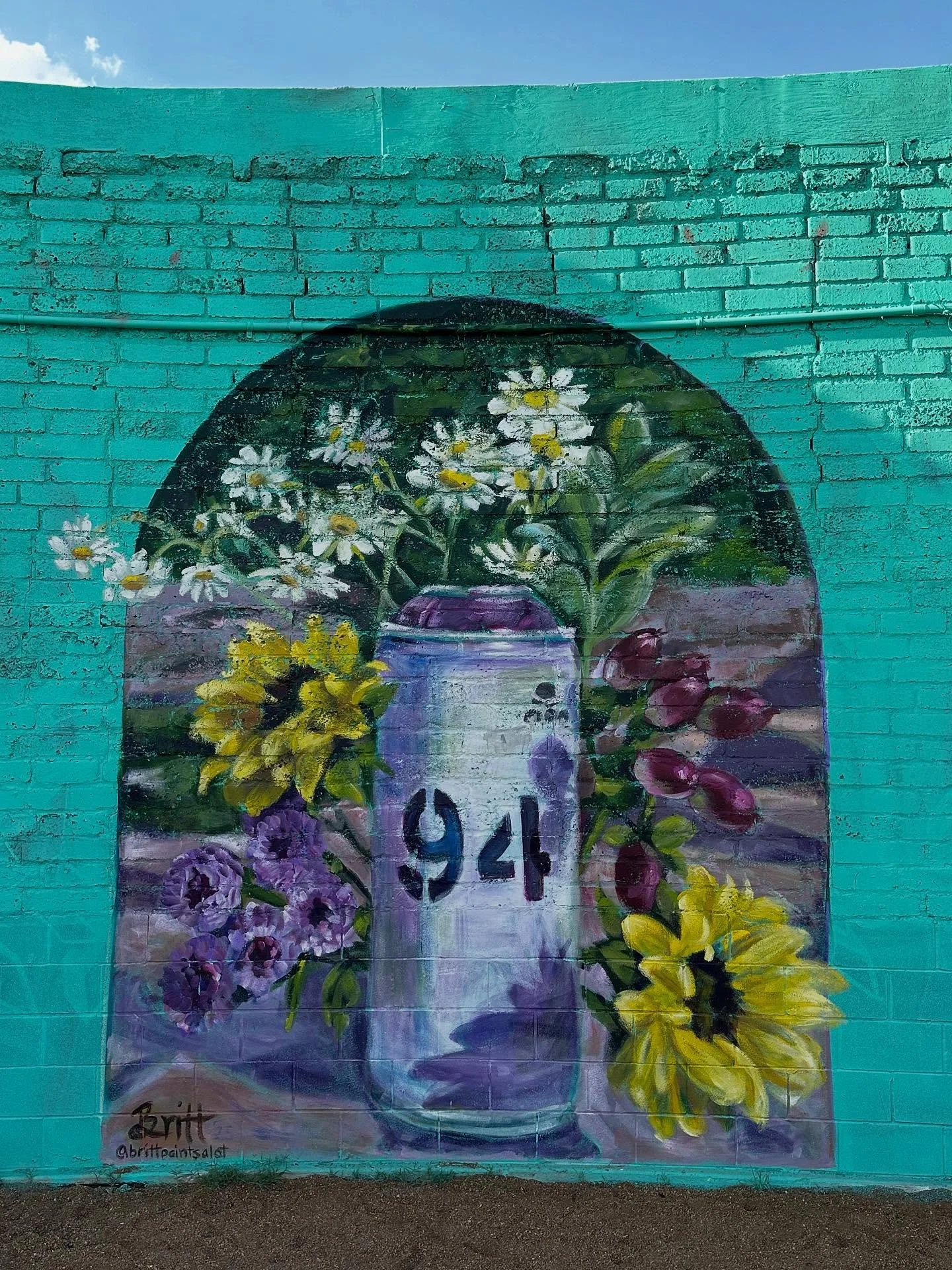 Latest little piece at a special place, painted with art family who we got the chance to host here in Austin.  More on this later 🥹. 

An ode to the spray can painted in brush @gpwmuralpaints 

The heat is no joke so only worked on it a few hours 2 