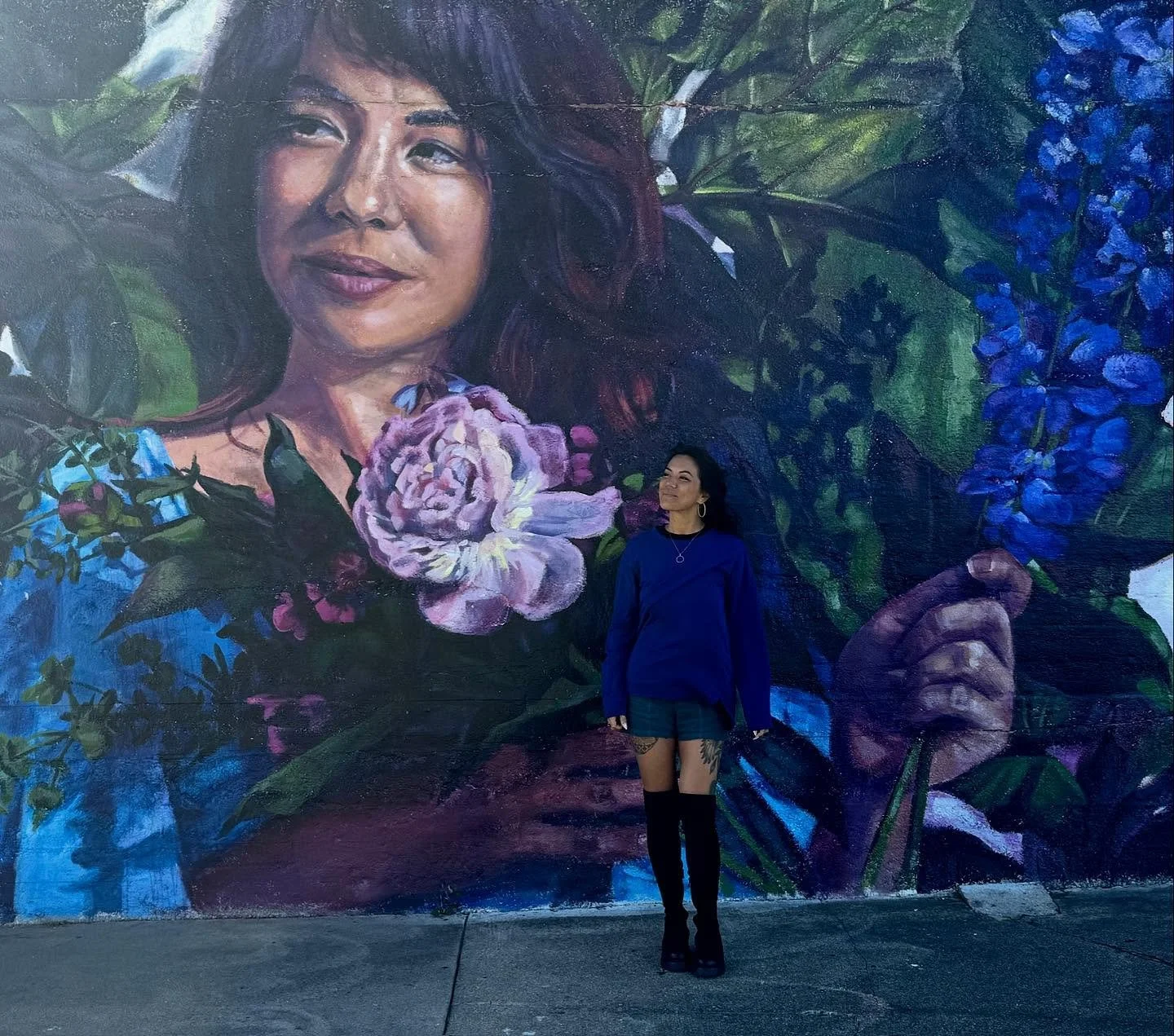 Muse meets mural.  This is always the coolest part of painting real people. 

Thank you @pandadarlin @chrisedarlin for being the best model for this wall and going to see it! How cool and cute ur mom is in the video.