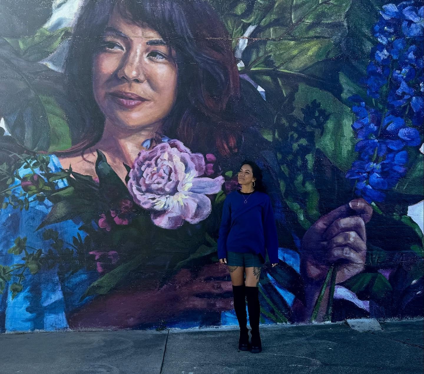 Muse meets mural.  This is always the coolest part of painting real people. 

Thank you @pandadarlin @chrisedarlin for being the best model for this wall and going to see it! How cool and cute ur mom is in the video.