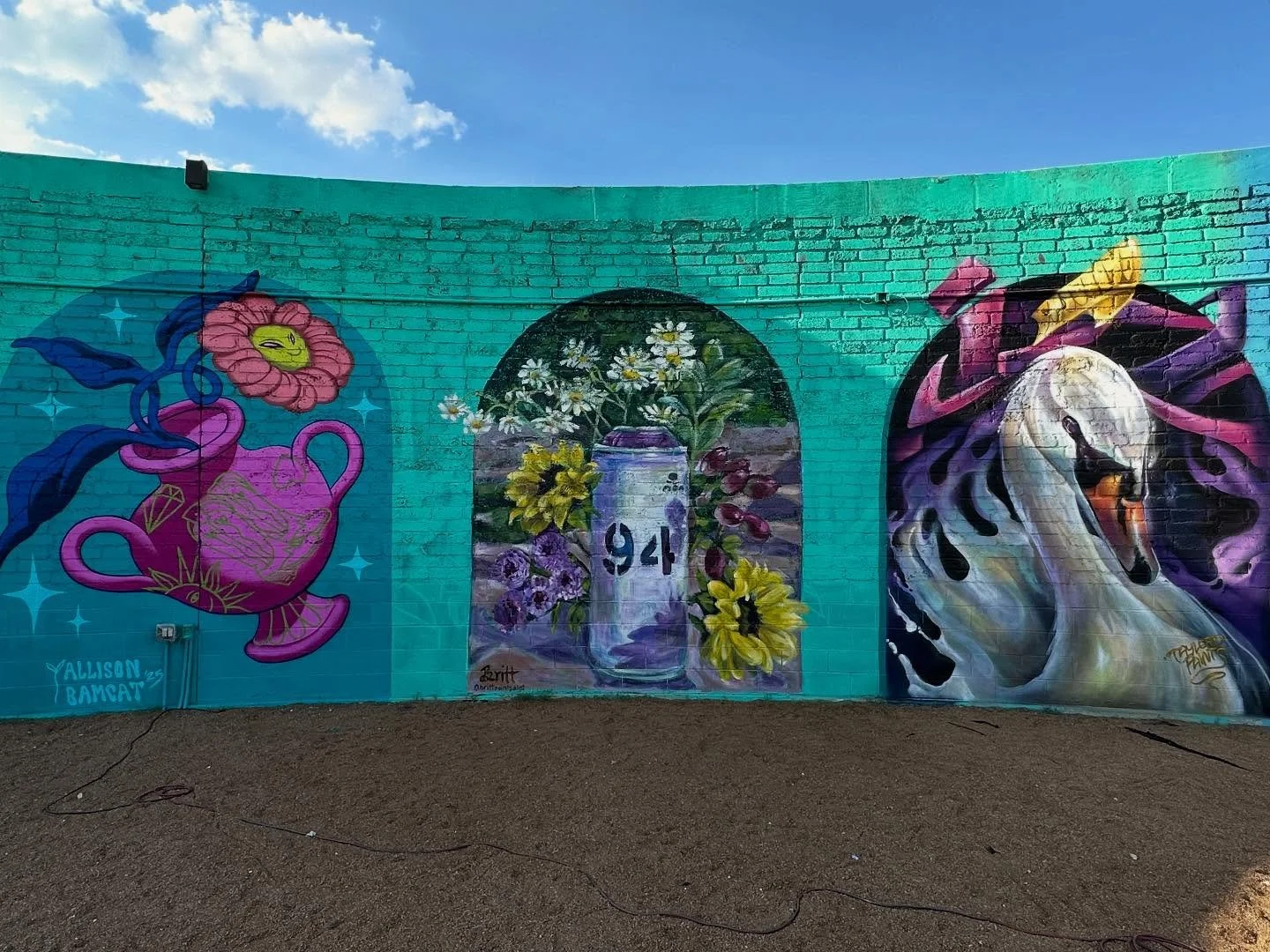 Finally sharing all the pics and pieces from the paint jam @everydayresearch @taylordpaints and I hosted a few weeks ago.

Crazy to think the original @hopeoutdoorgallery is where I began my journey as a muralist in 2018 and now, we hosted the first 