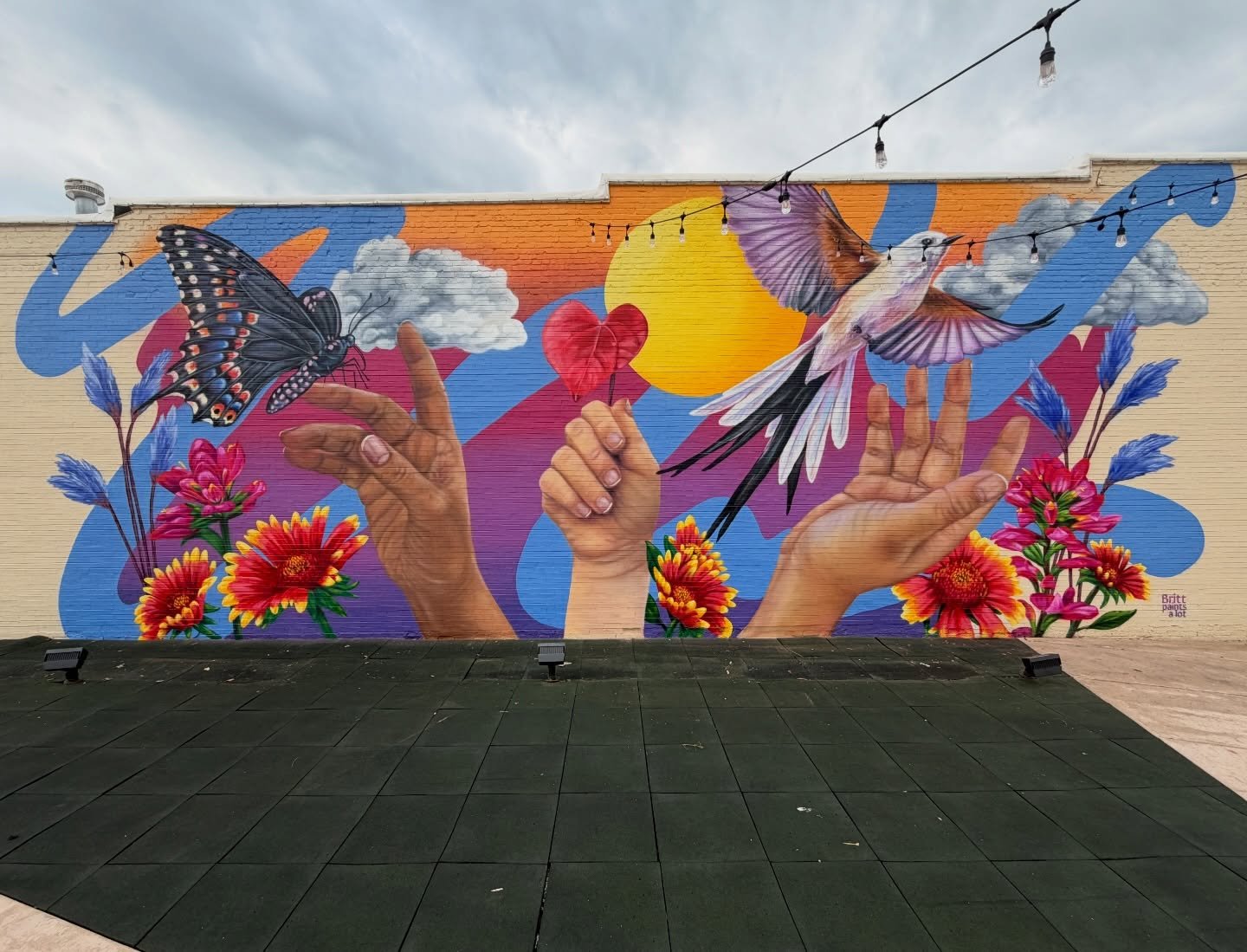 Mural for @ottawacountyok_arts_fest just completed.  So refreshing to work big again, and so greatful for the week spent painting and hanging with the crew and artists. Biggest thanks to @everydayresearch for helping me paint all week 💕

Thank you C