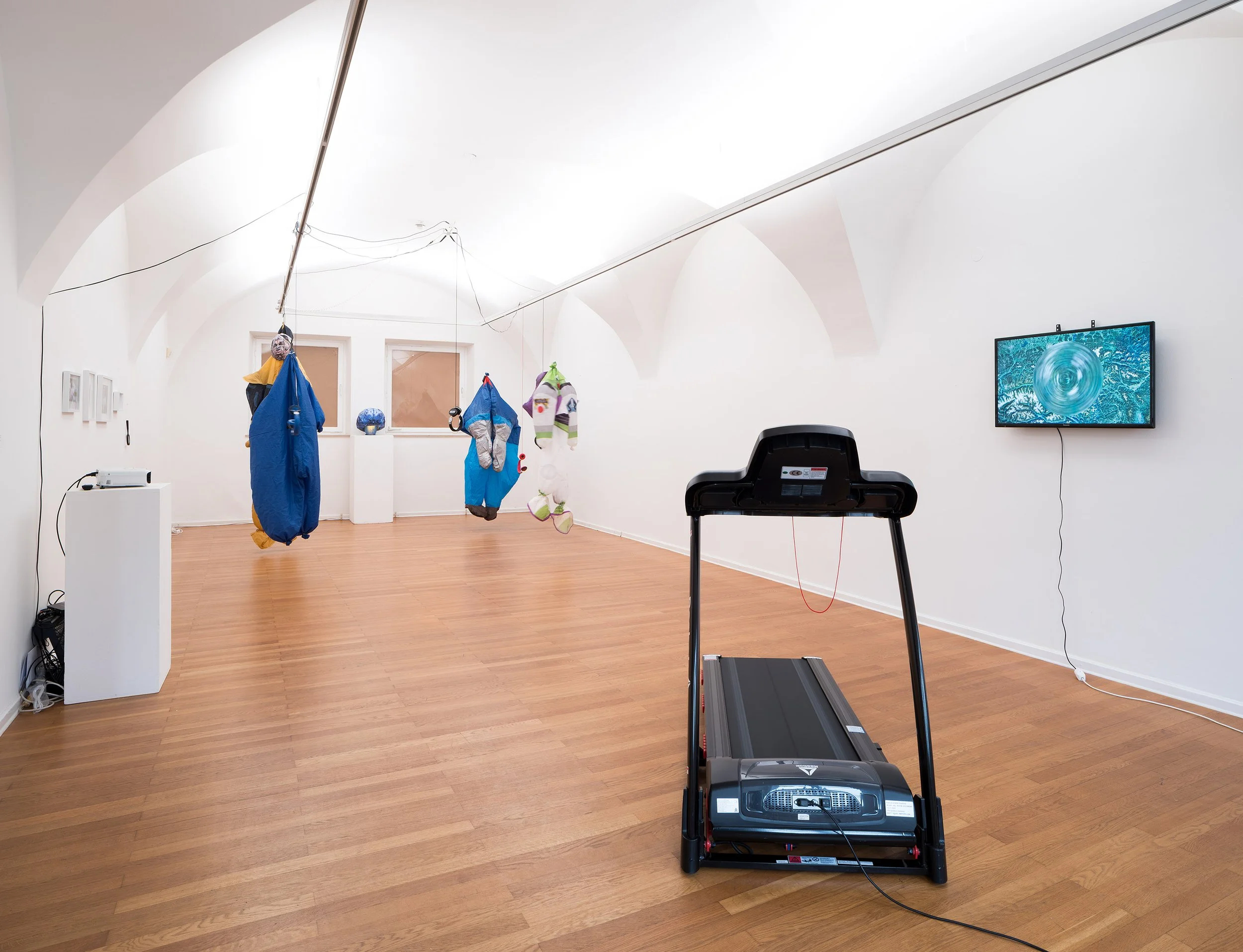 Ausstellung plus20degree, Kunst im Traklhaus 2024, misz SPUTNIK, Theo Deutinger, Foto Rudolf Strobl.jpg
