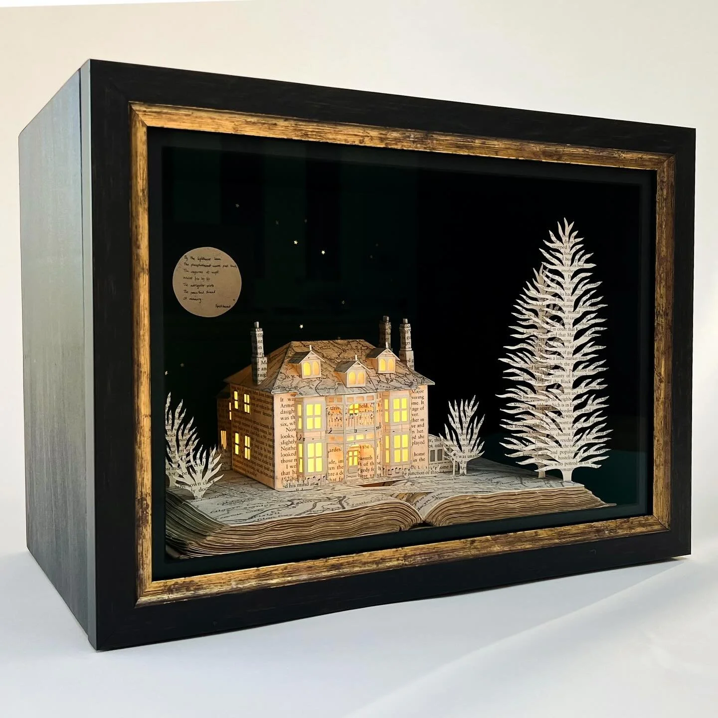 Thinking back to this piece that I made nearly a year ago, which included a very sentimental poem on the moon, handwritten by the father of the person it was given to 🤍✨. I loved making the balcony on the front of the house and the dormer windows ar