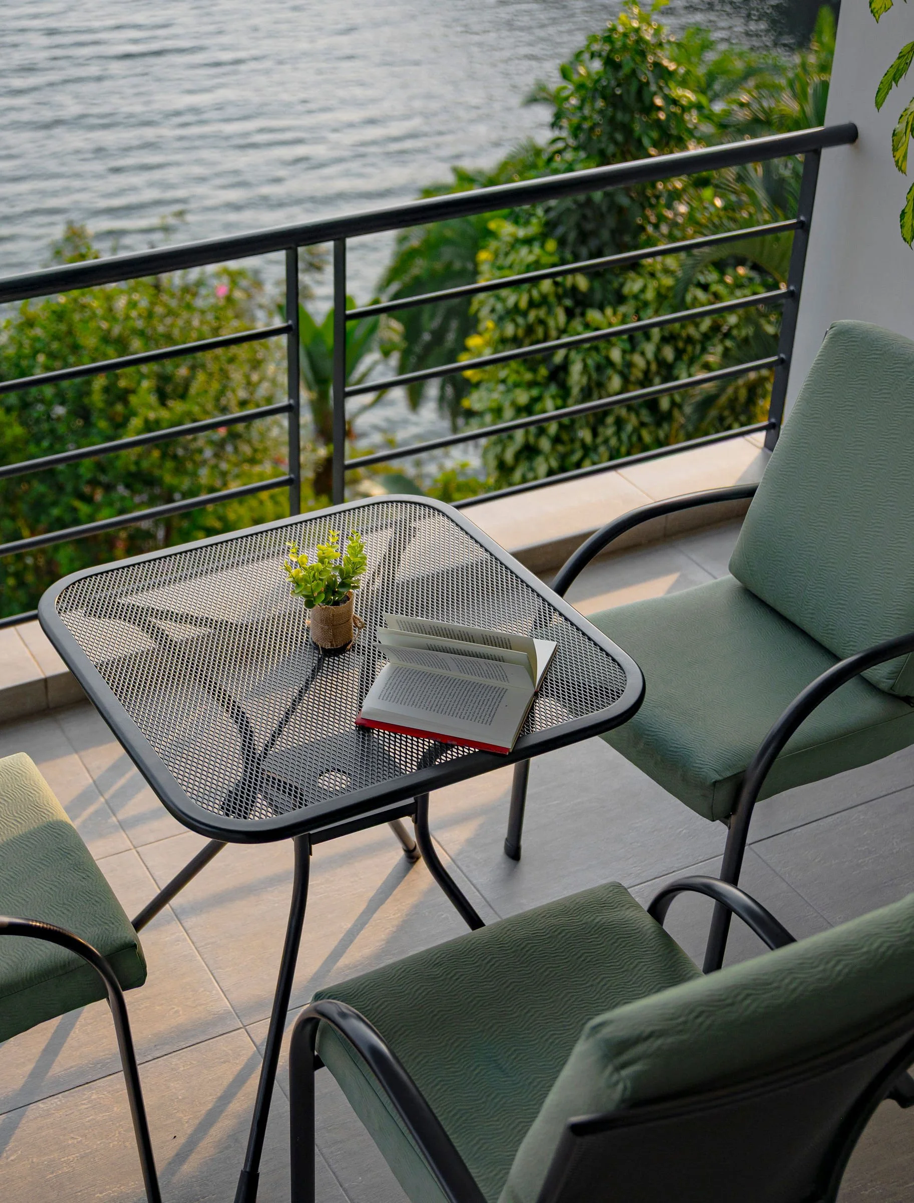 inn-on-the-lake-balcony-chairs.JPG