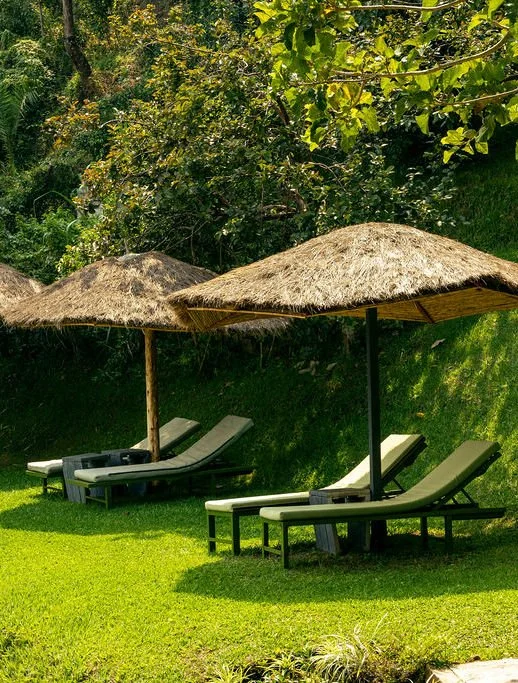 inn-on-the-lake-resting-beach-chairs.JPG