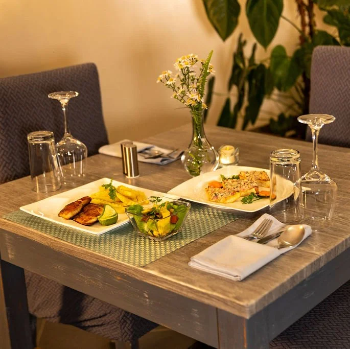 inn-on-the-lake-restaurant-table-with-food.JPG