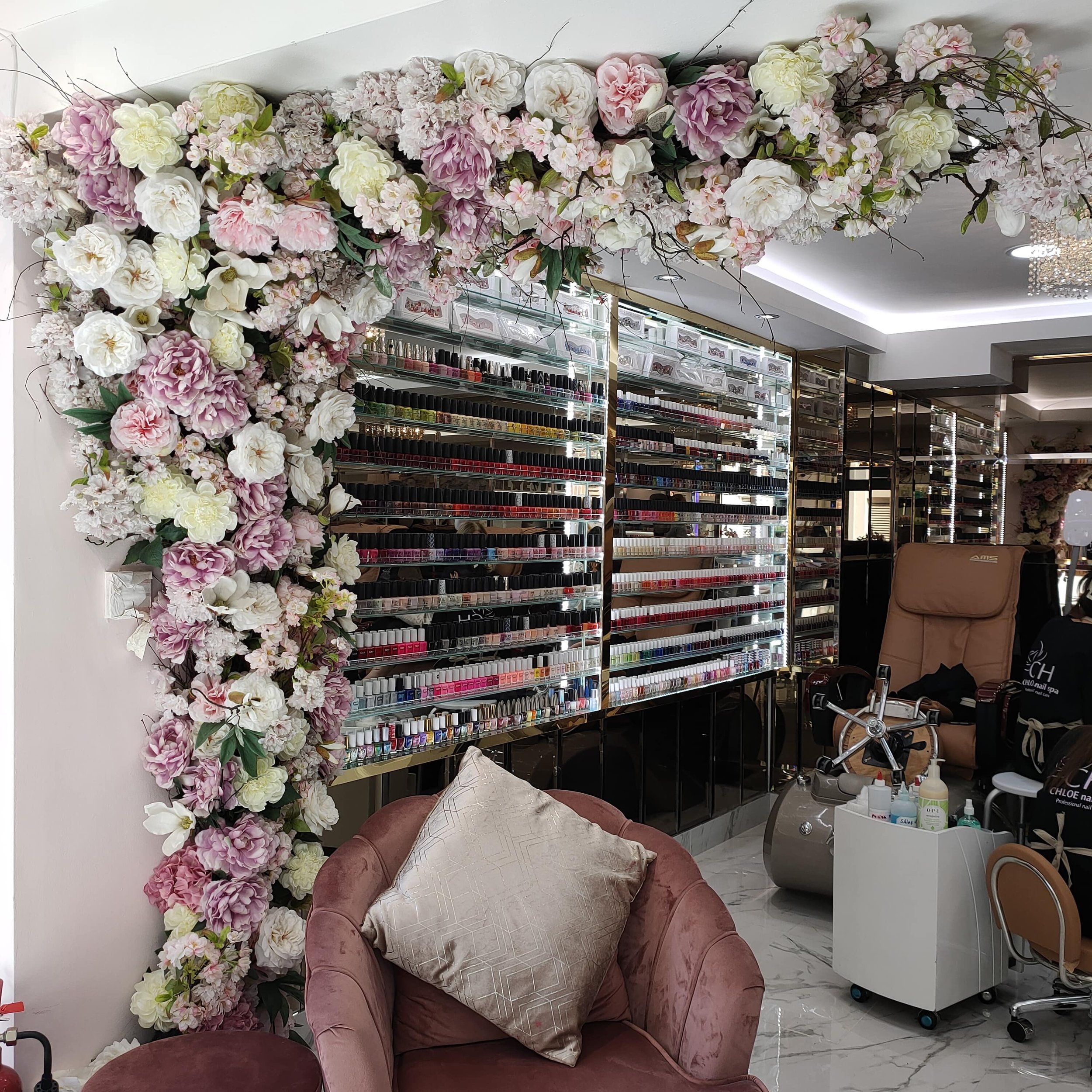 Hair & Beauty Salon Window Display Ideas with Artificial Flowers | London &  Kent — HeiDesigns
