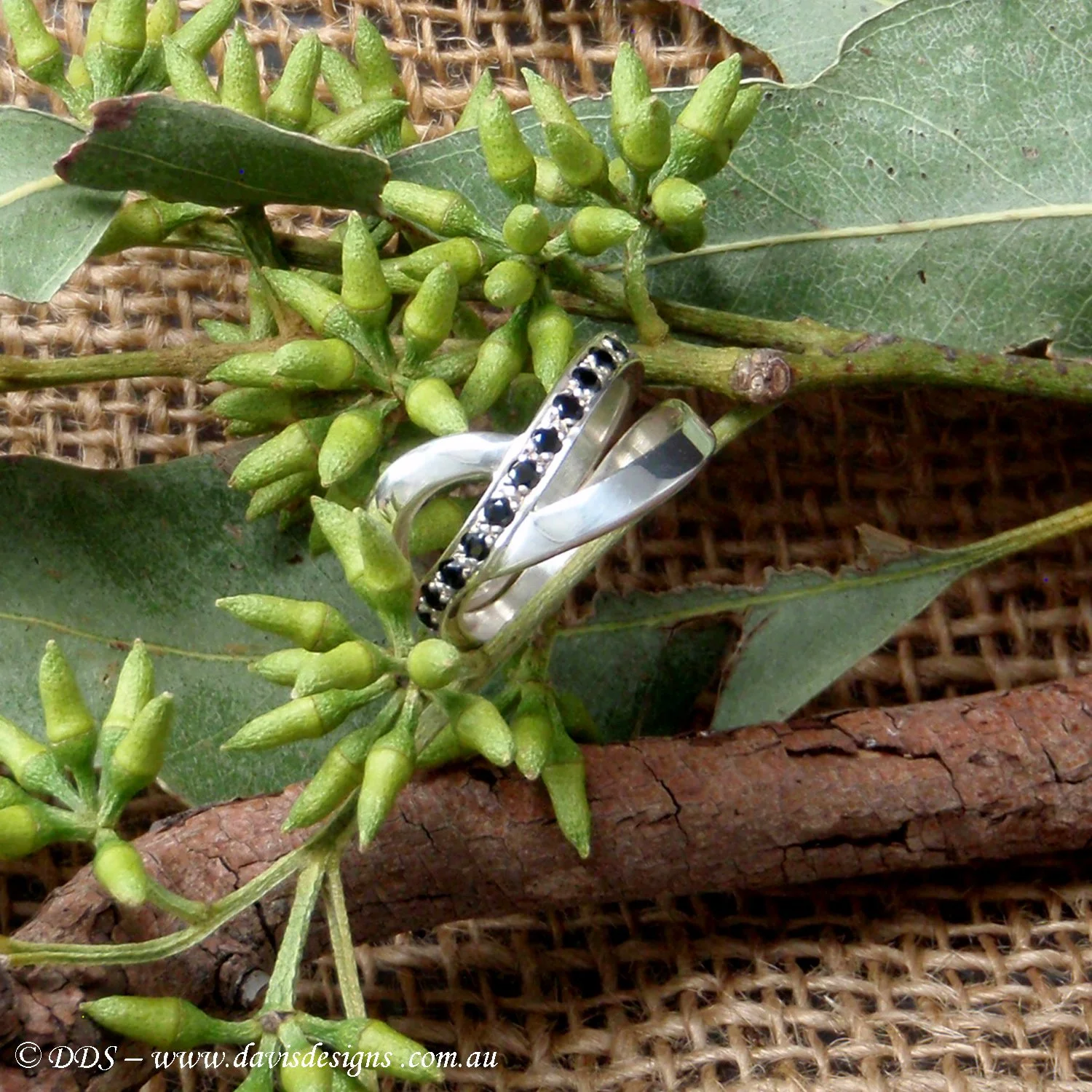 Black Spinel and Sterling silver Wave ring (925)