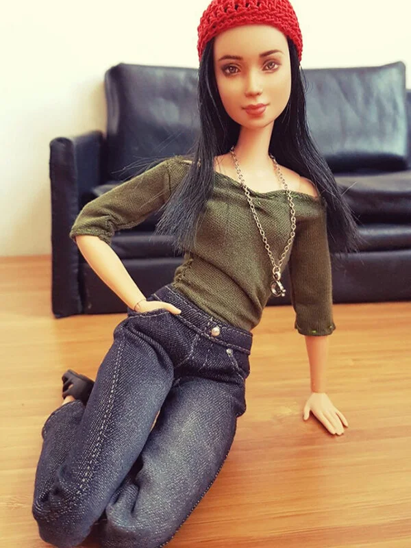 OOAK Made to Move Black Hair Barbie, Eve, Plastically Perfect - OOTD the Jeans 02.jpg