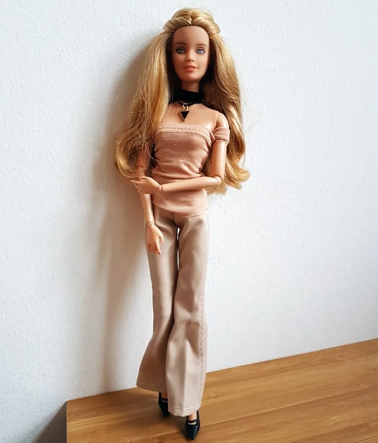 OOAK Fashionista Festival Barbie - Willow - Plastically Perfect - Post Repaint 01.jpg