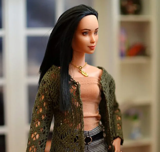 OOAK Made to Move Black Hair Barbie, Eve, Plastically Perfect - OOTD - Forest Green Cardigan 02.jpg