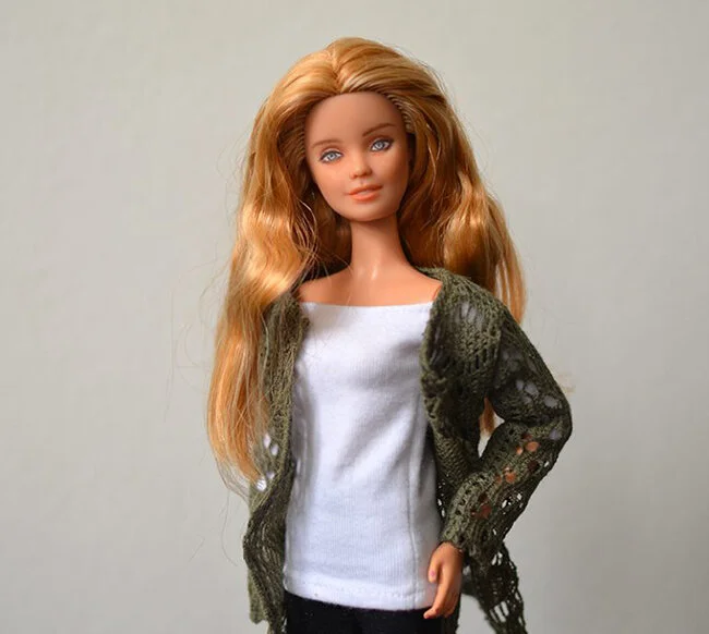 OOAK repainted Fashionista Barbie, Willow, Plastically Perfect - OOTD capsule wardrobe outfit 19, pic 02.jpg